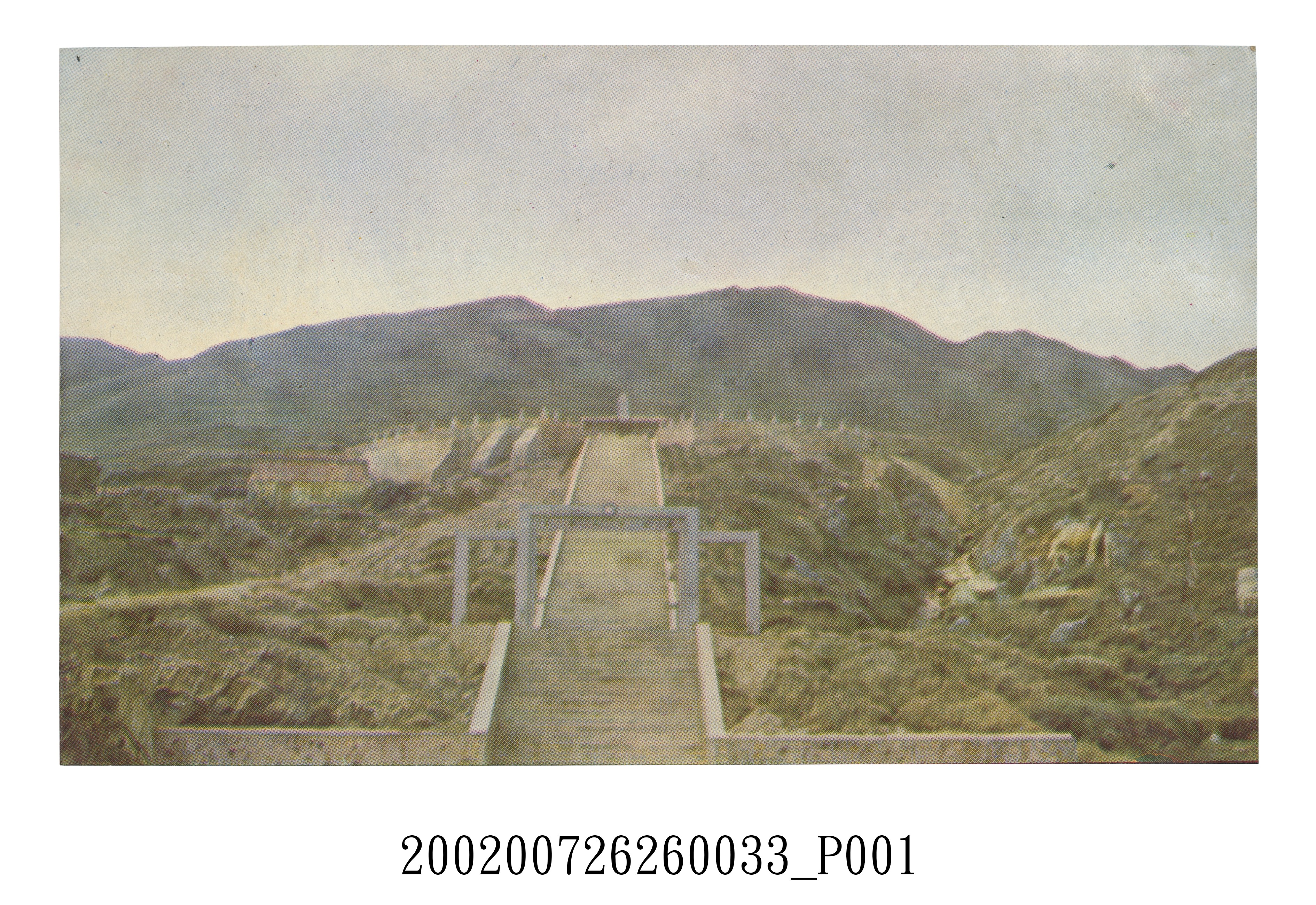 馬祖珠螺山前軍人公墓弔英靈 (共2張)