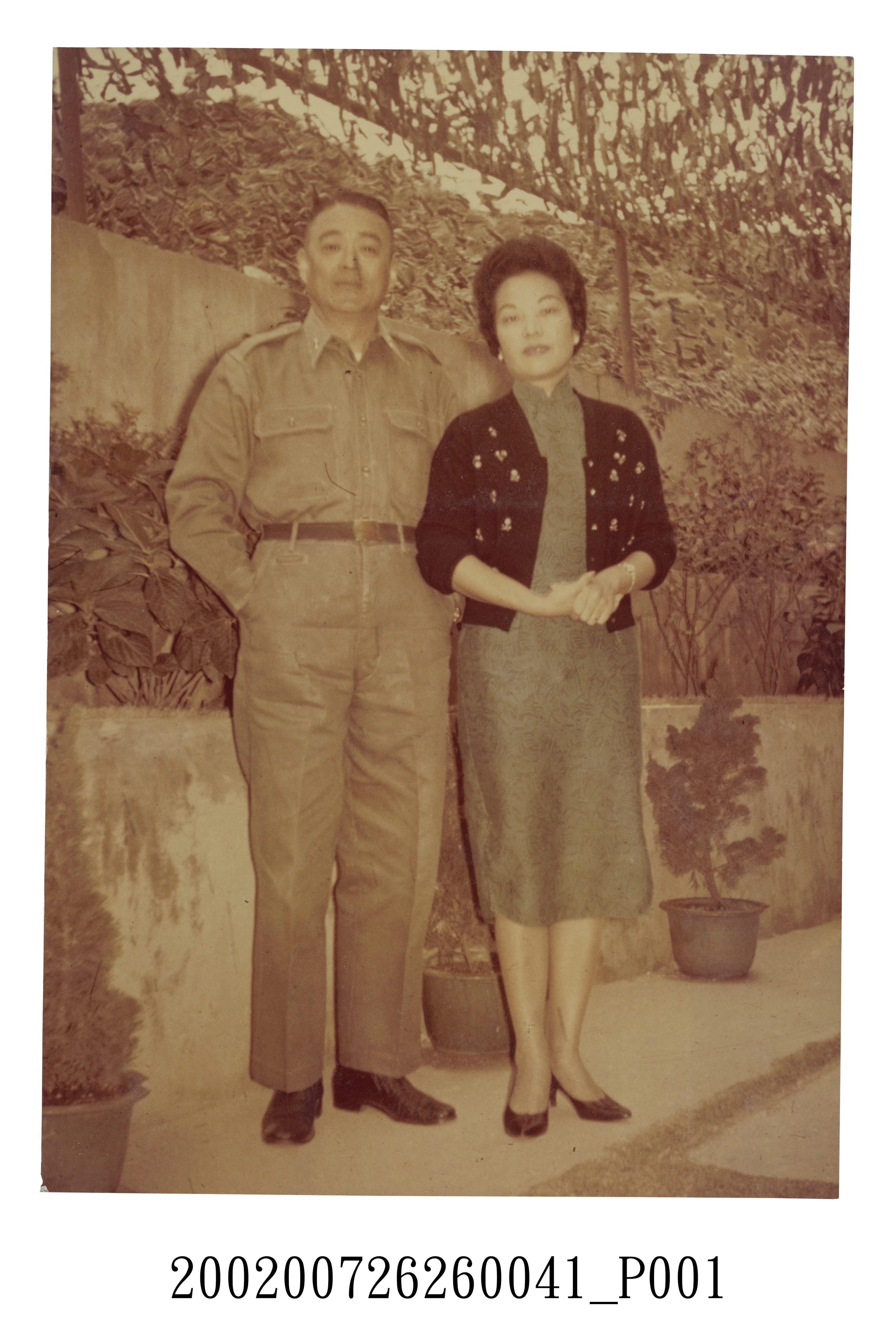 彭指揮官夫人就任婦聯分會主委後夫妻合影 (共2張)