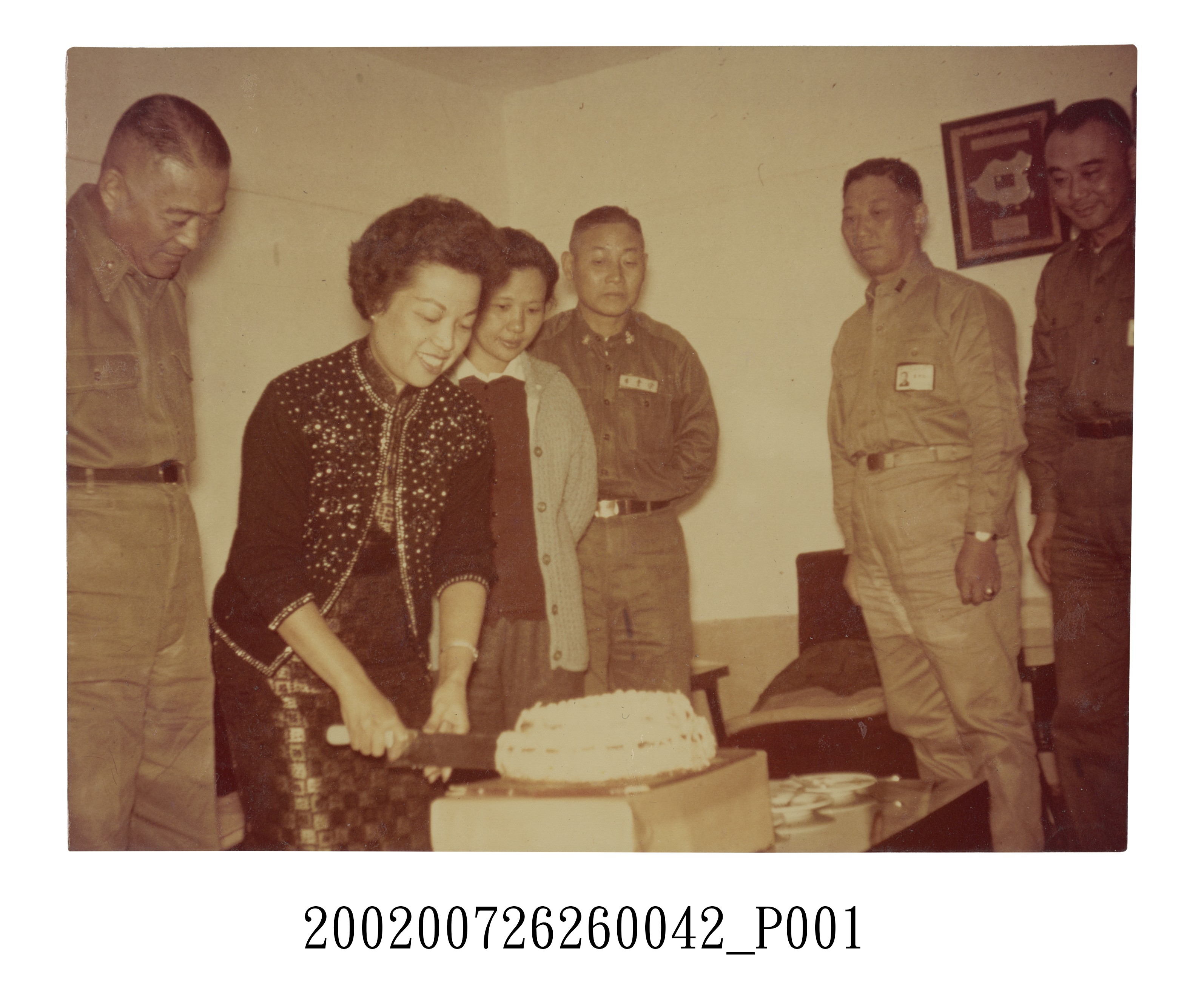 彭指揮官夫人華誕切蛋糕 (共2張)