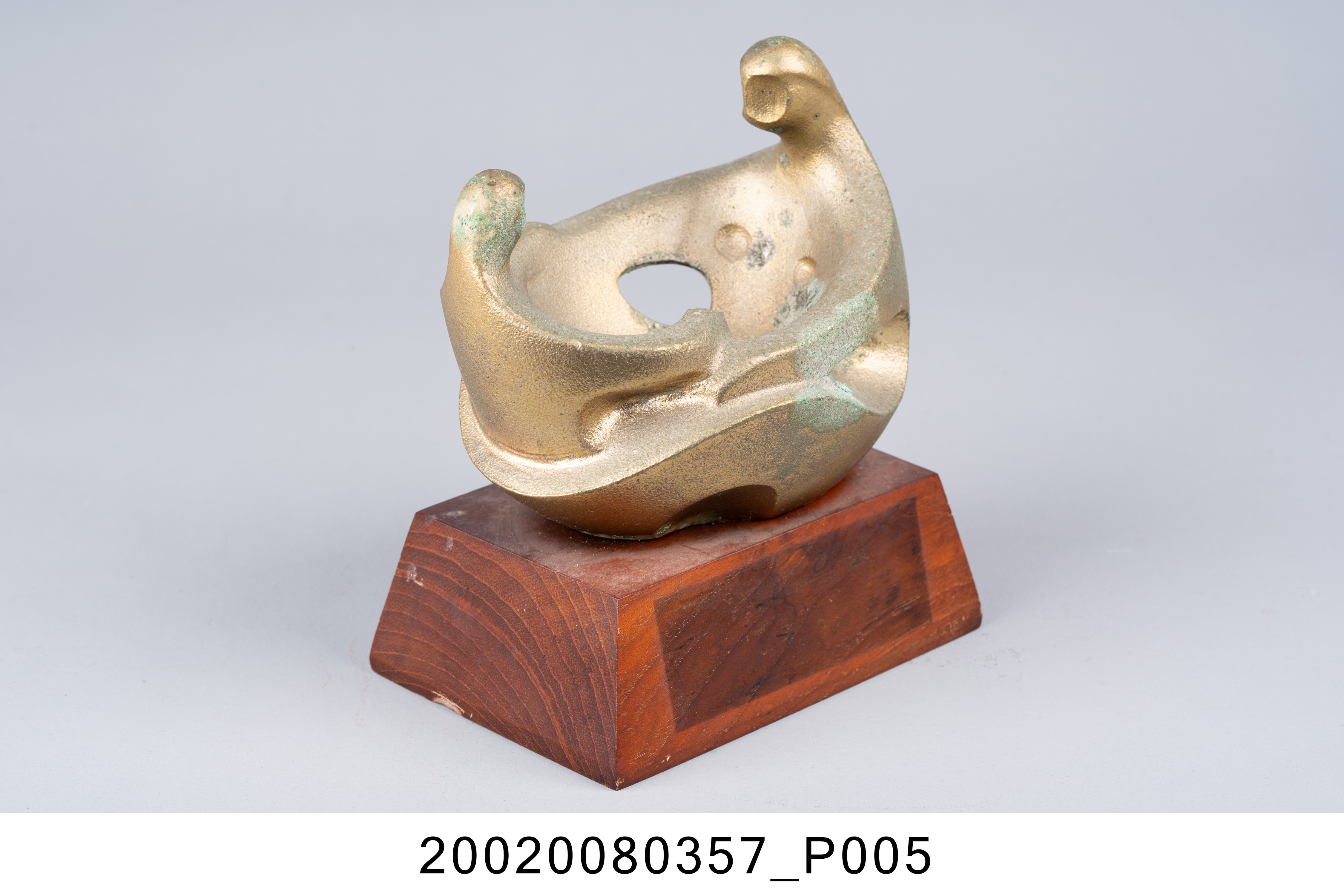 抽象母子雕塑獎座 (共13張)