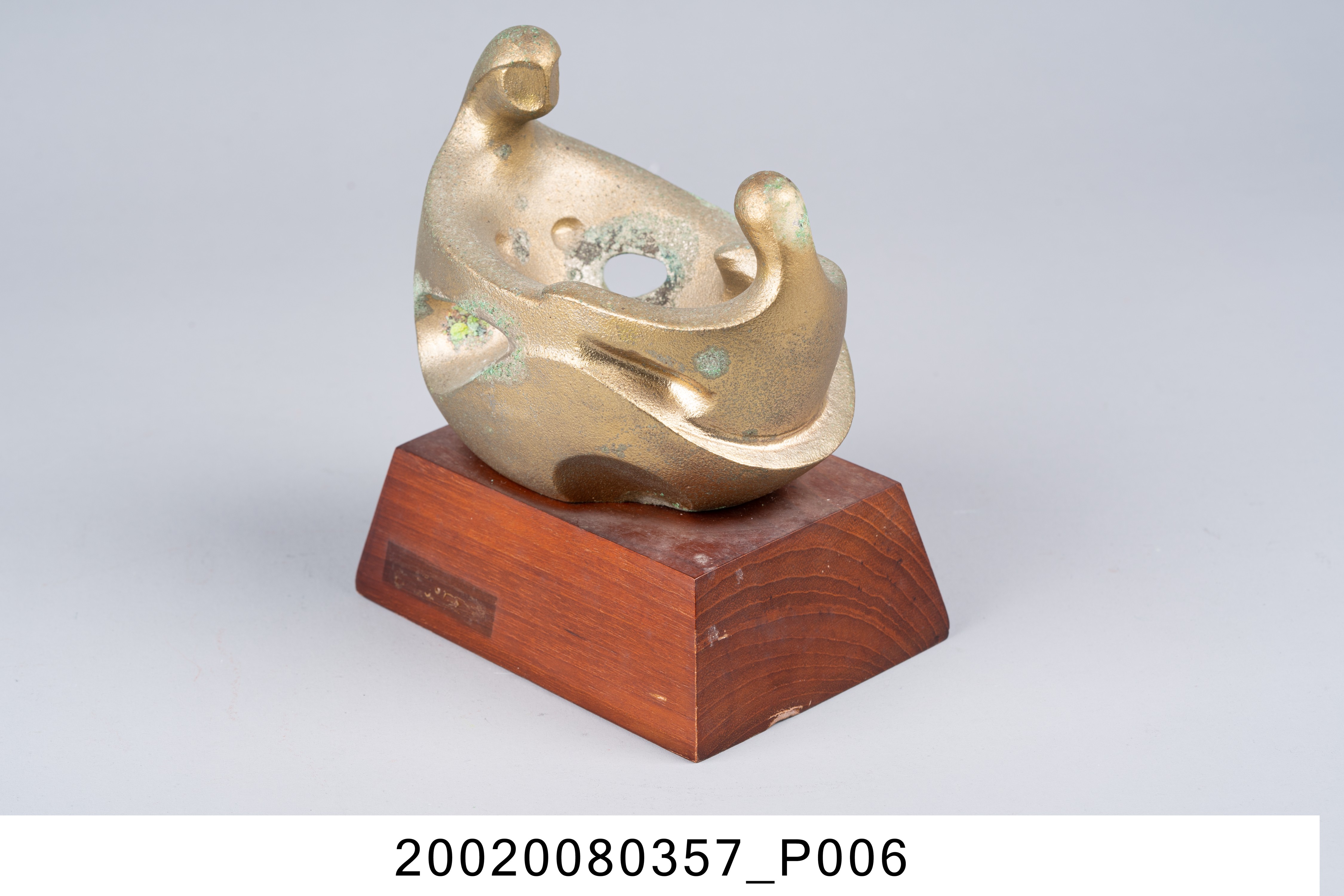 抽象母子雕塑獎座 (共13張)