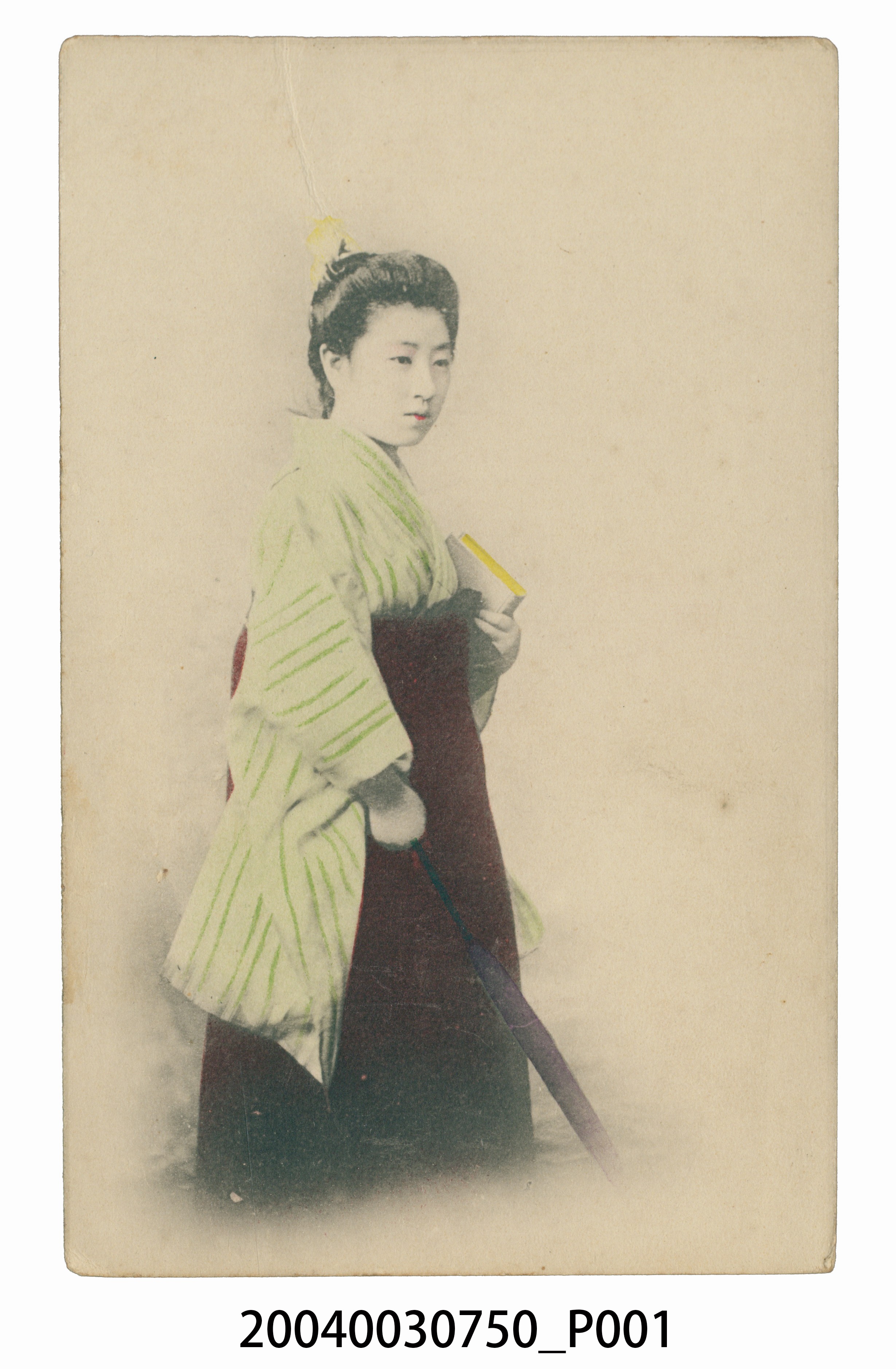 著和服持書本的女子 (共3張)