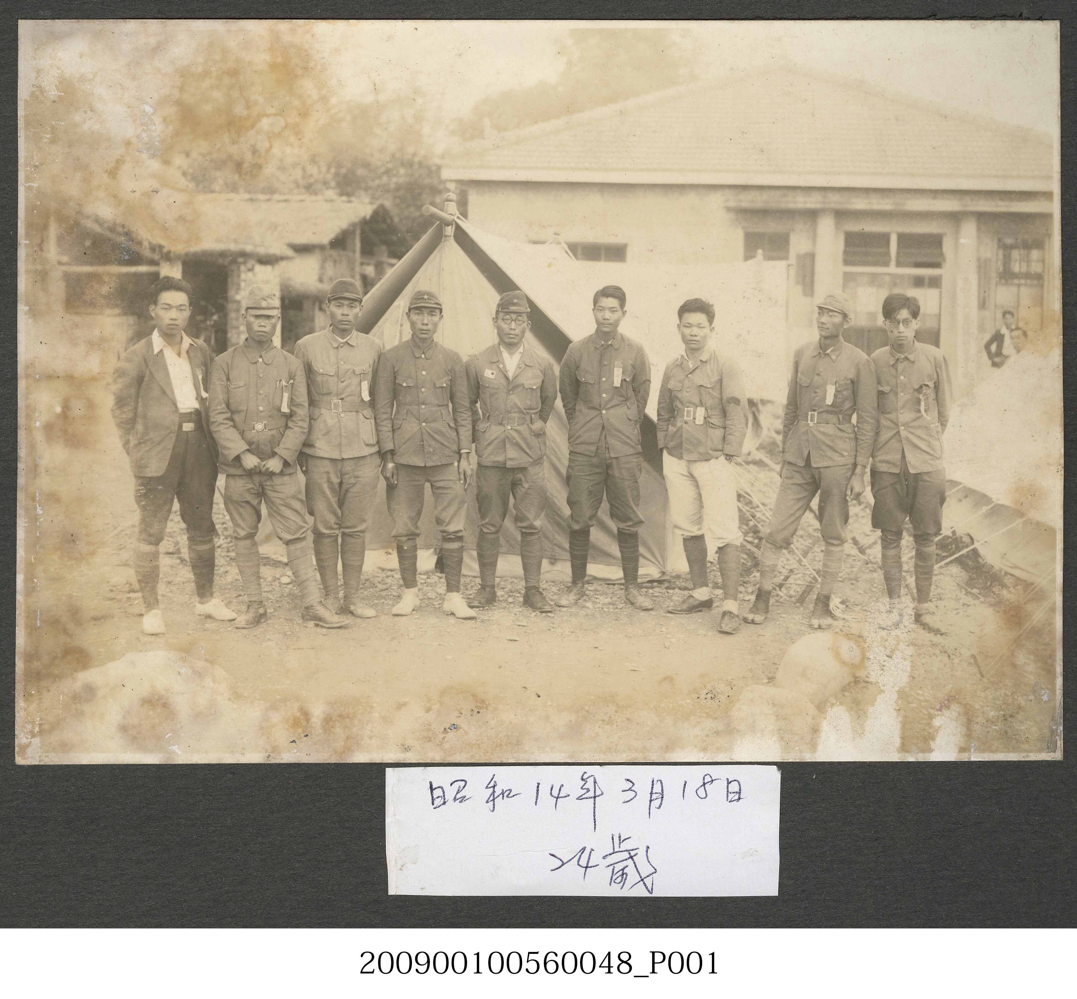 陸季盈著軍服合照 (共3張)