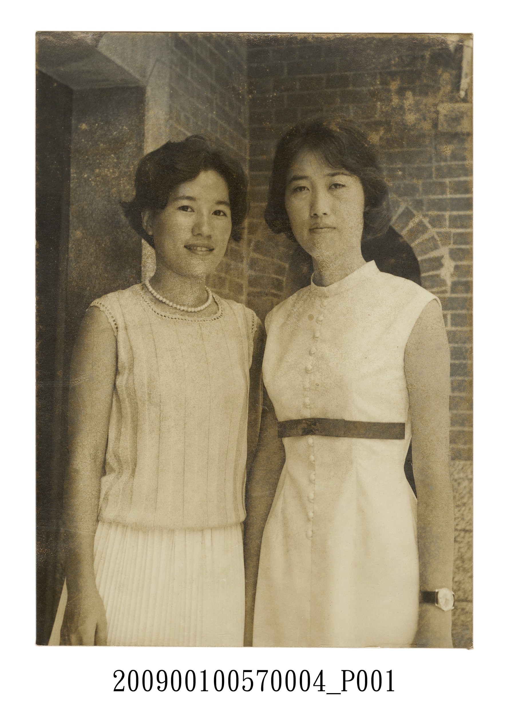 陸光惠與女性親友合照 (共4張)