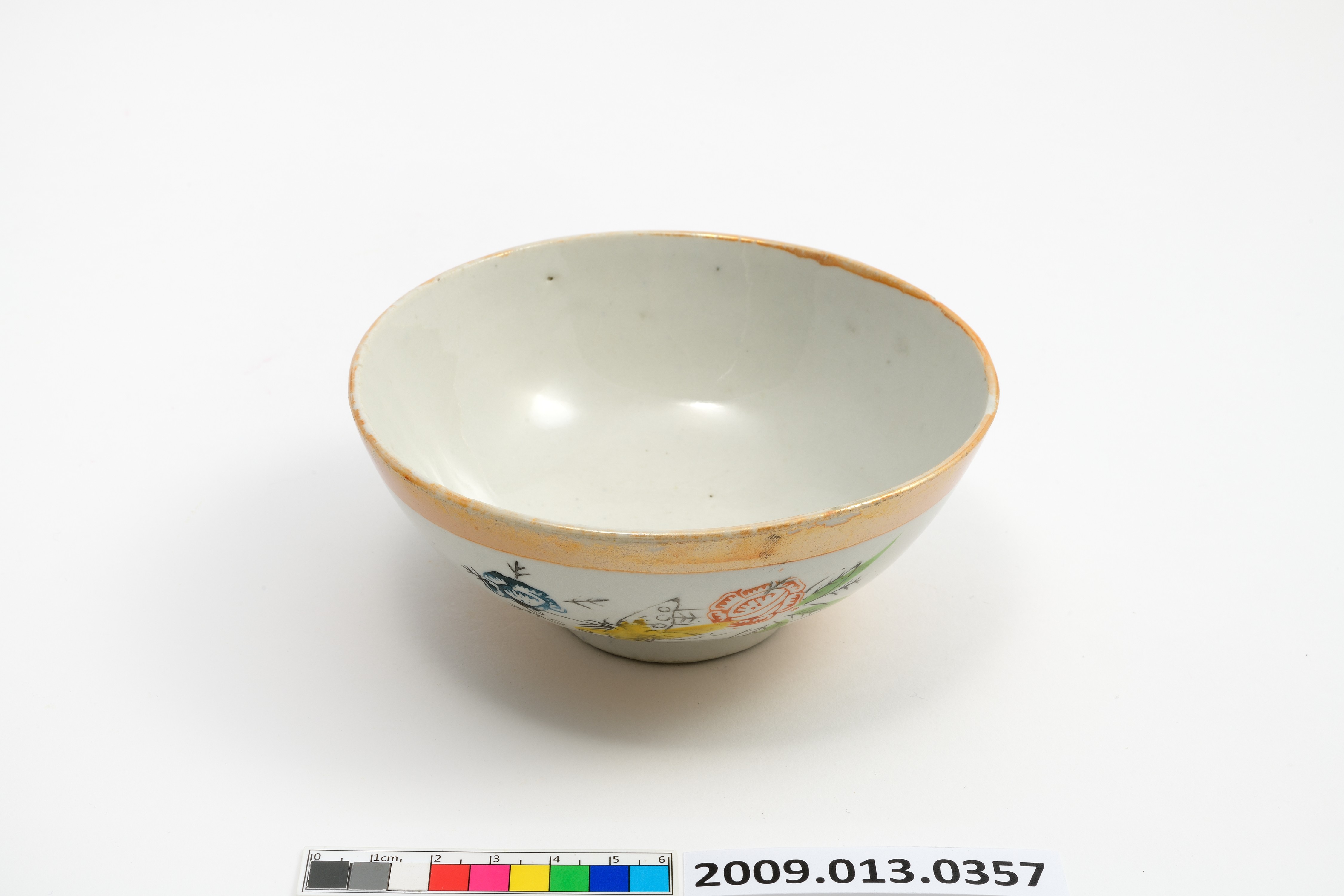 彩瓷黃閃光釉花蝶壽字紋碗 (共6張)
