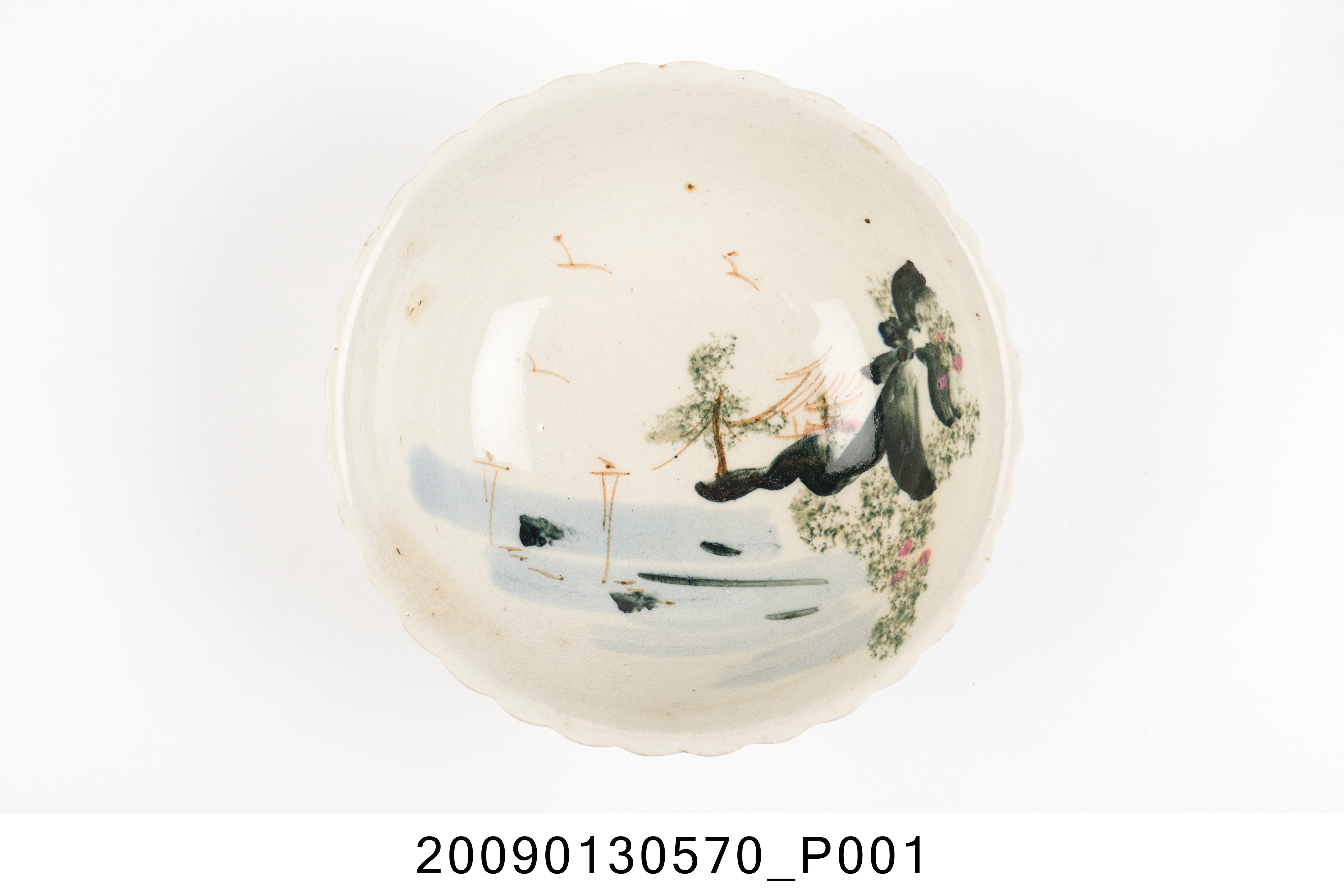 彩繪湖水風景紋菱花口碗 (共7張)