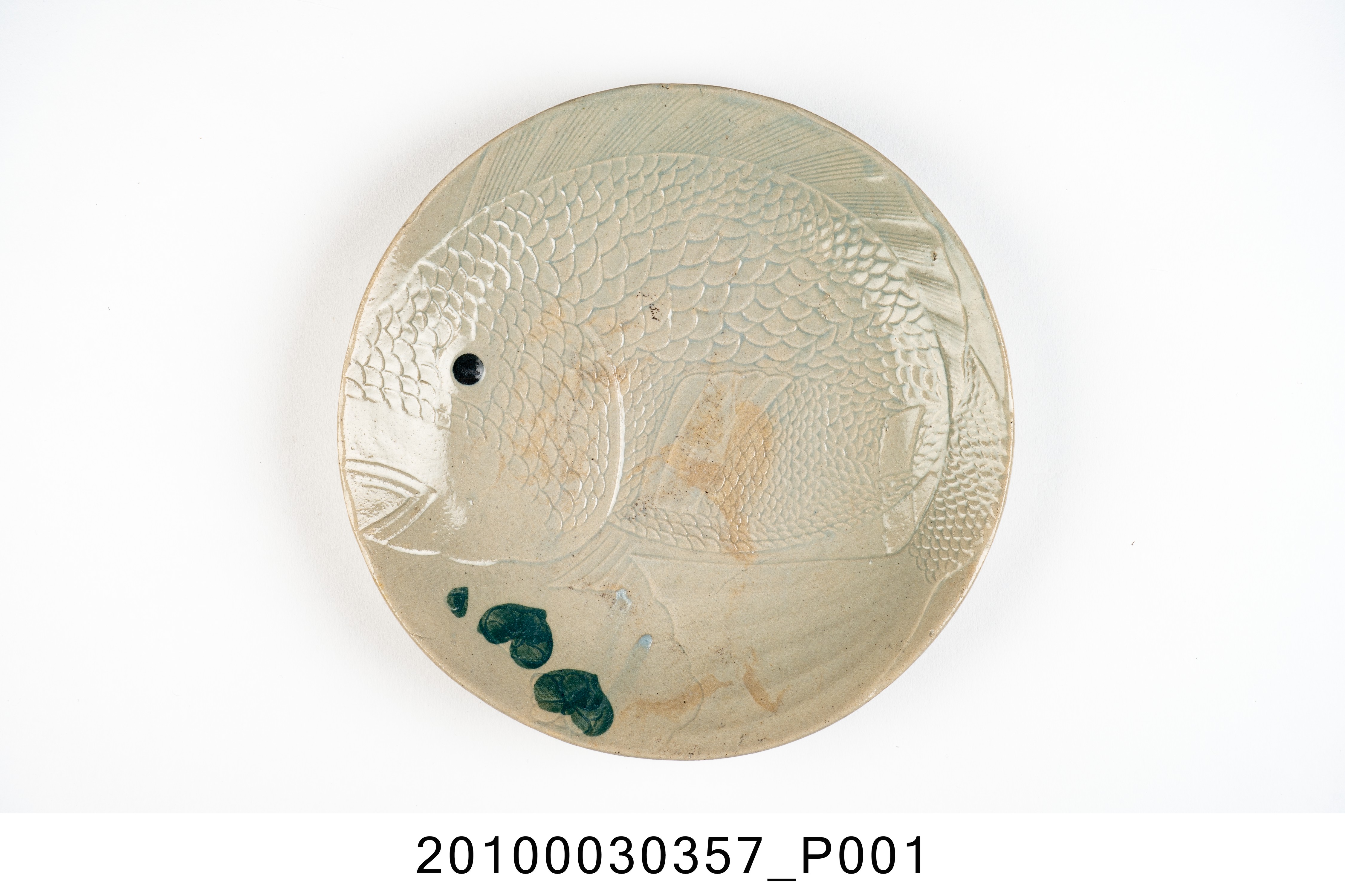 壓印黛綠彩鯉魚紋圓盤 (共4張)