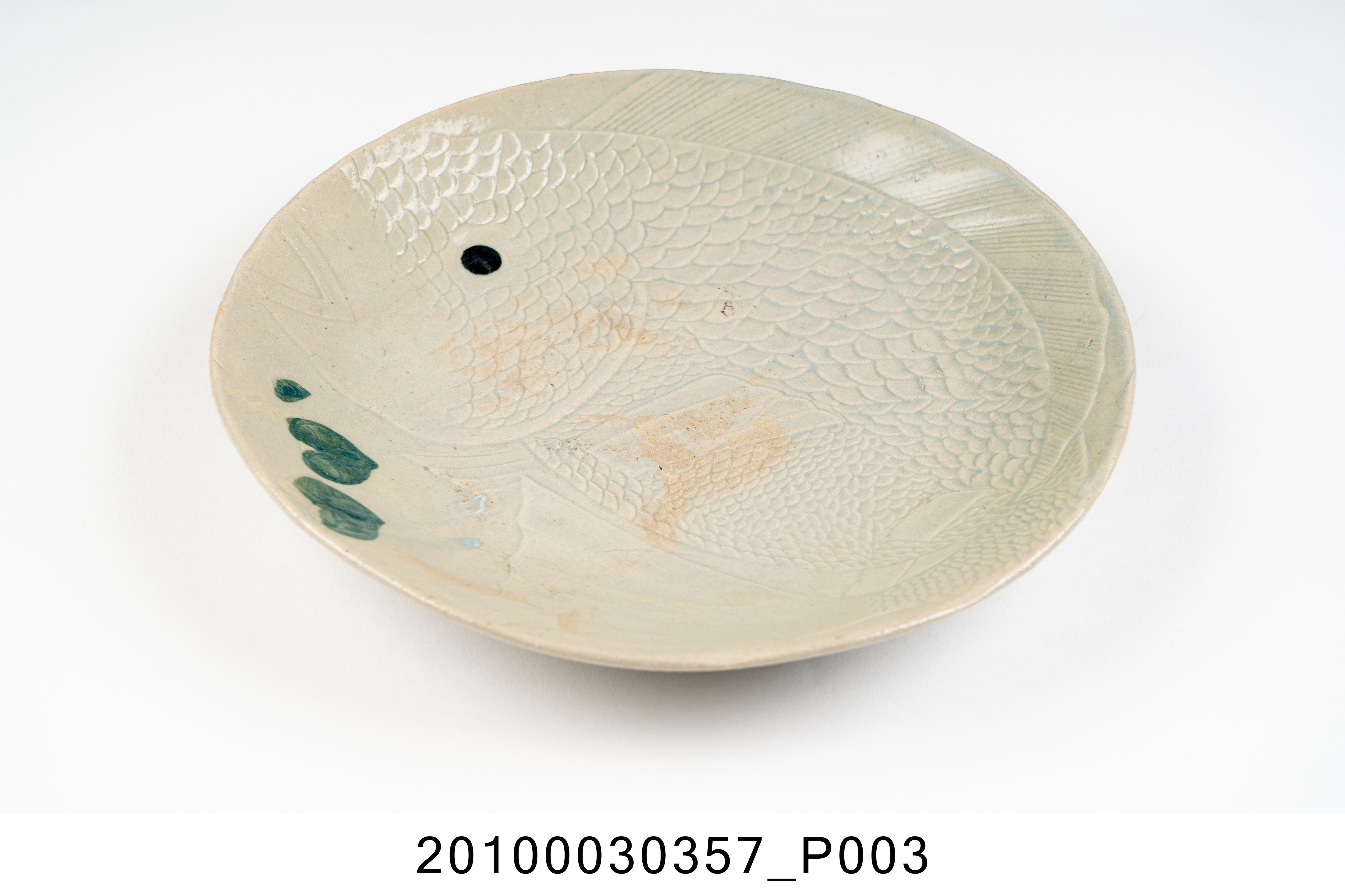 壓印黛綠彩鯉魚紋圓盤 (共4張)