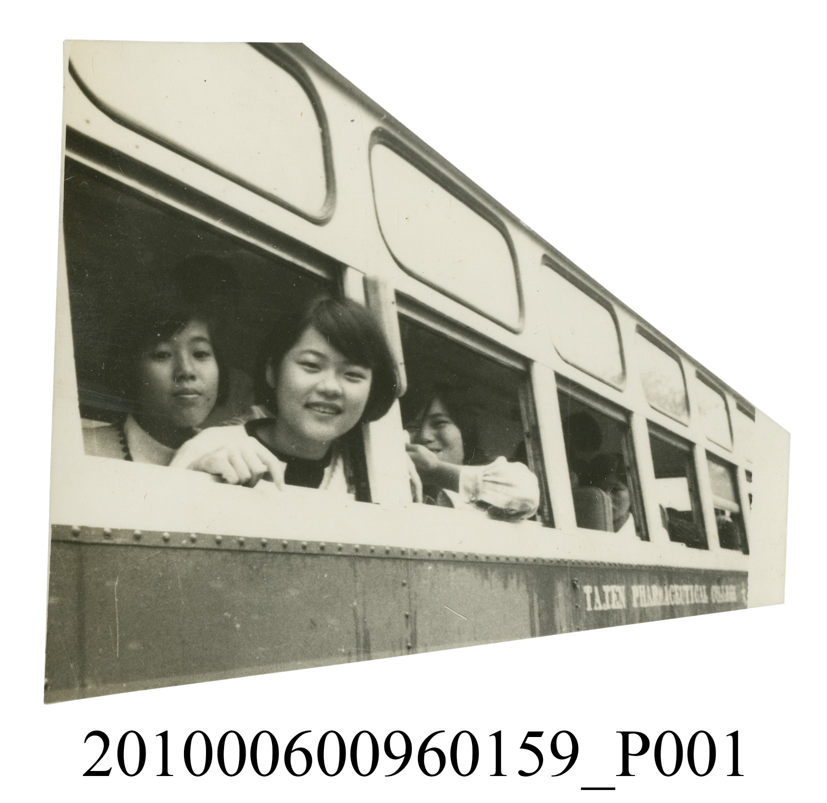 火車上女子之剪影 (共2張)