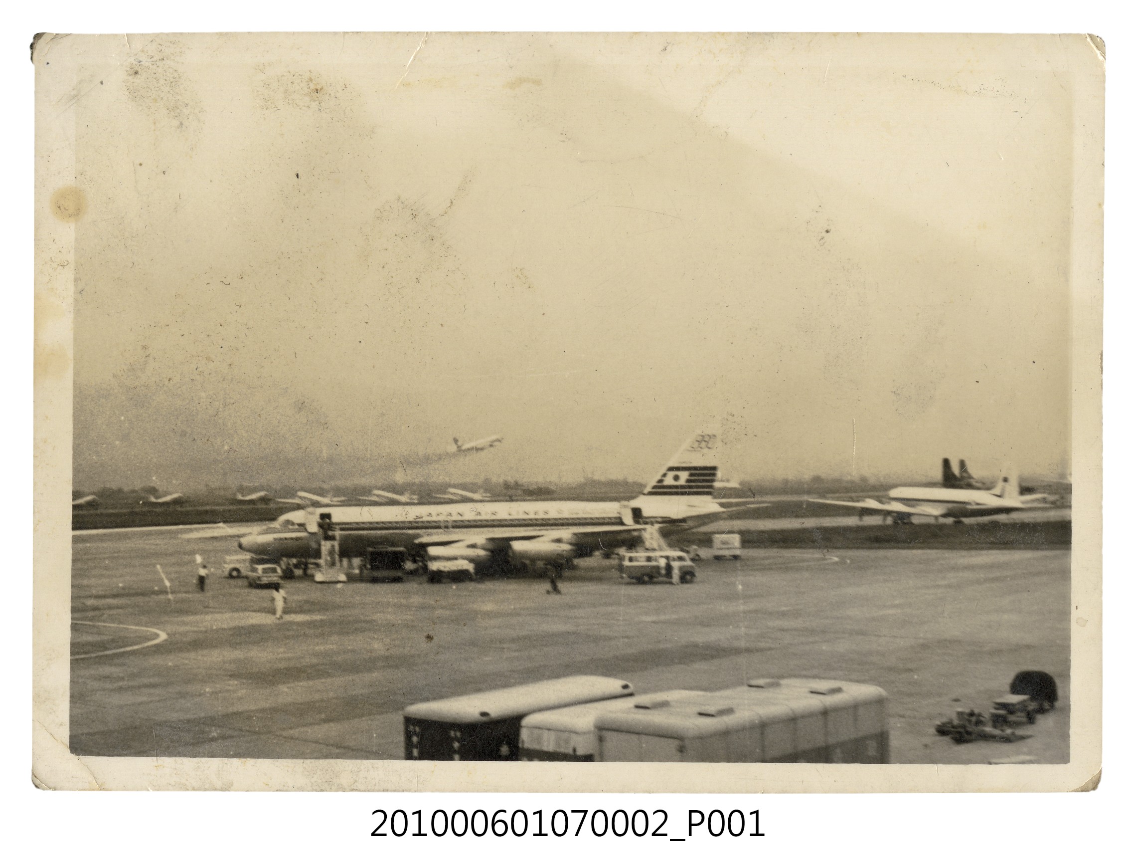 民國57年7月12日日本航空飛機 (共2張)