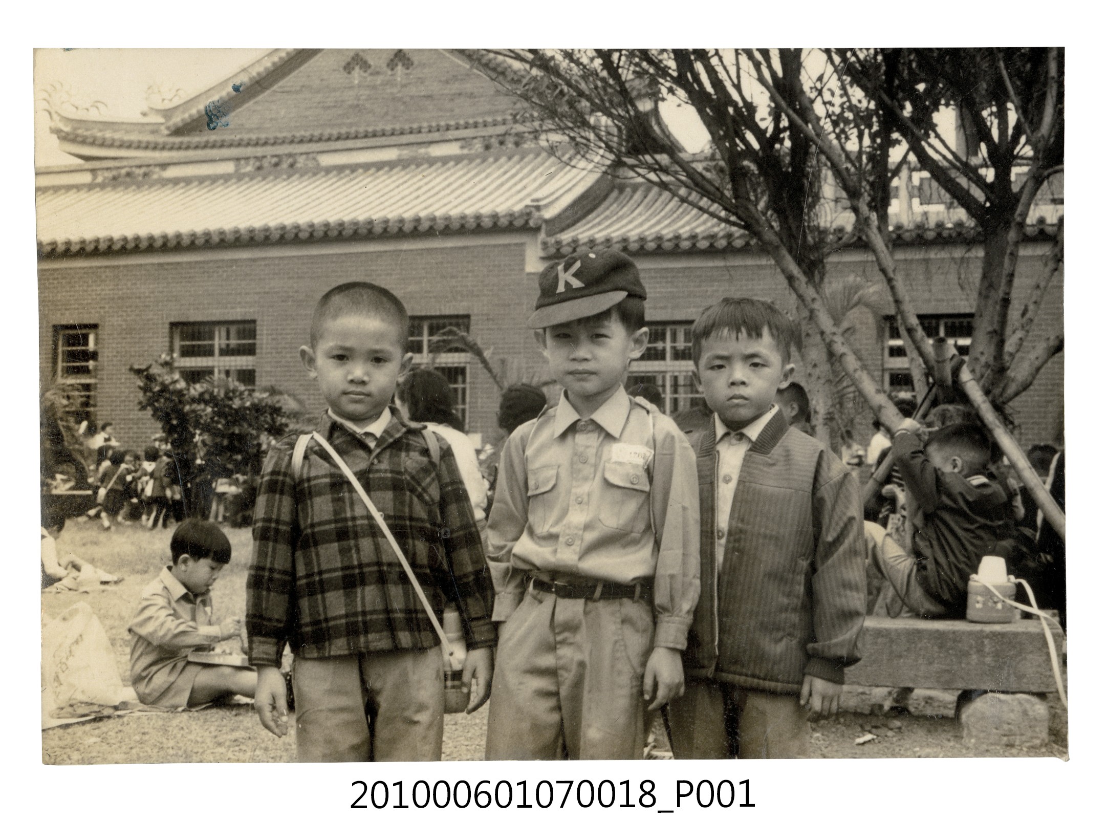 民國58年11月18日曹永昌等於北投忠義廟遠足合照 (共2張)