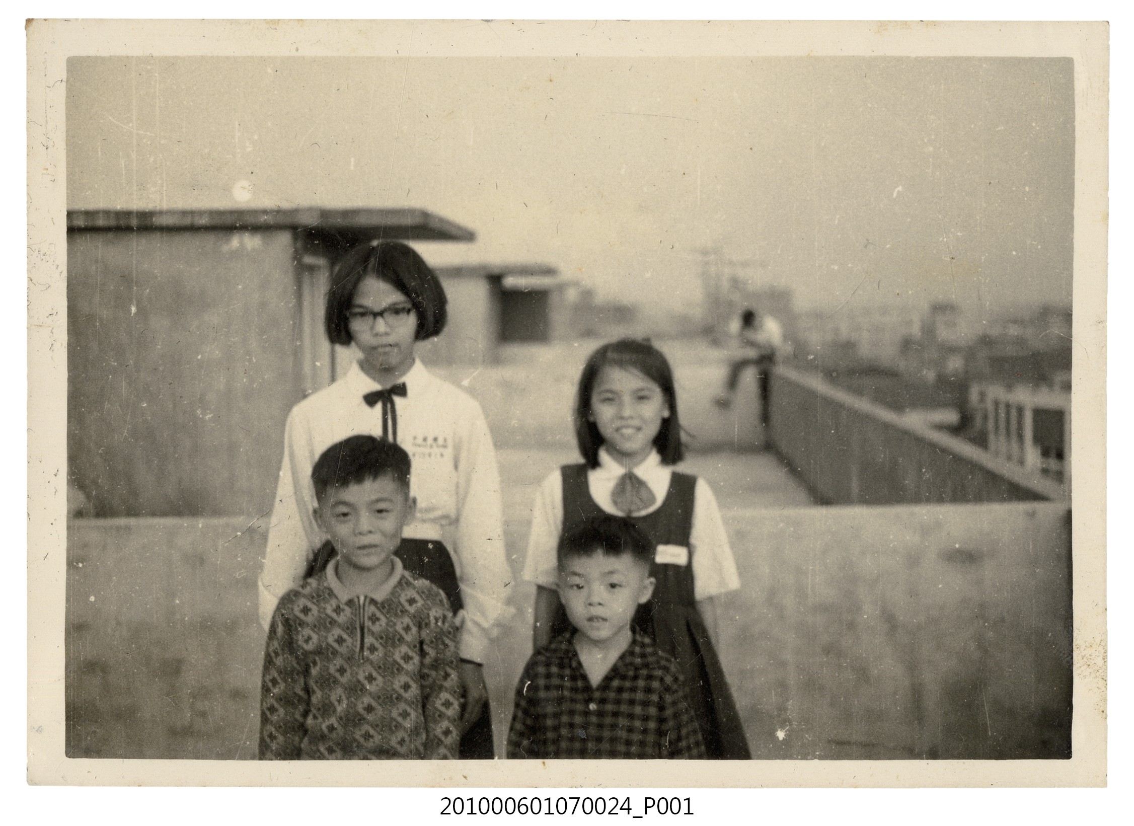 民國五十八年光復節曹恕兒女合影 (共2張)