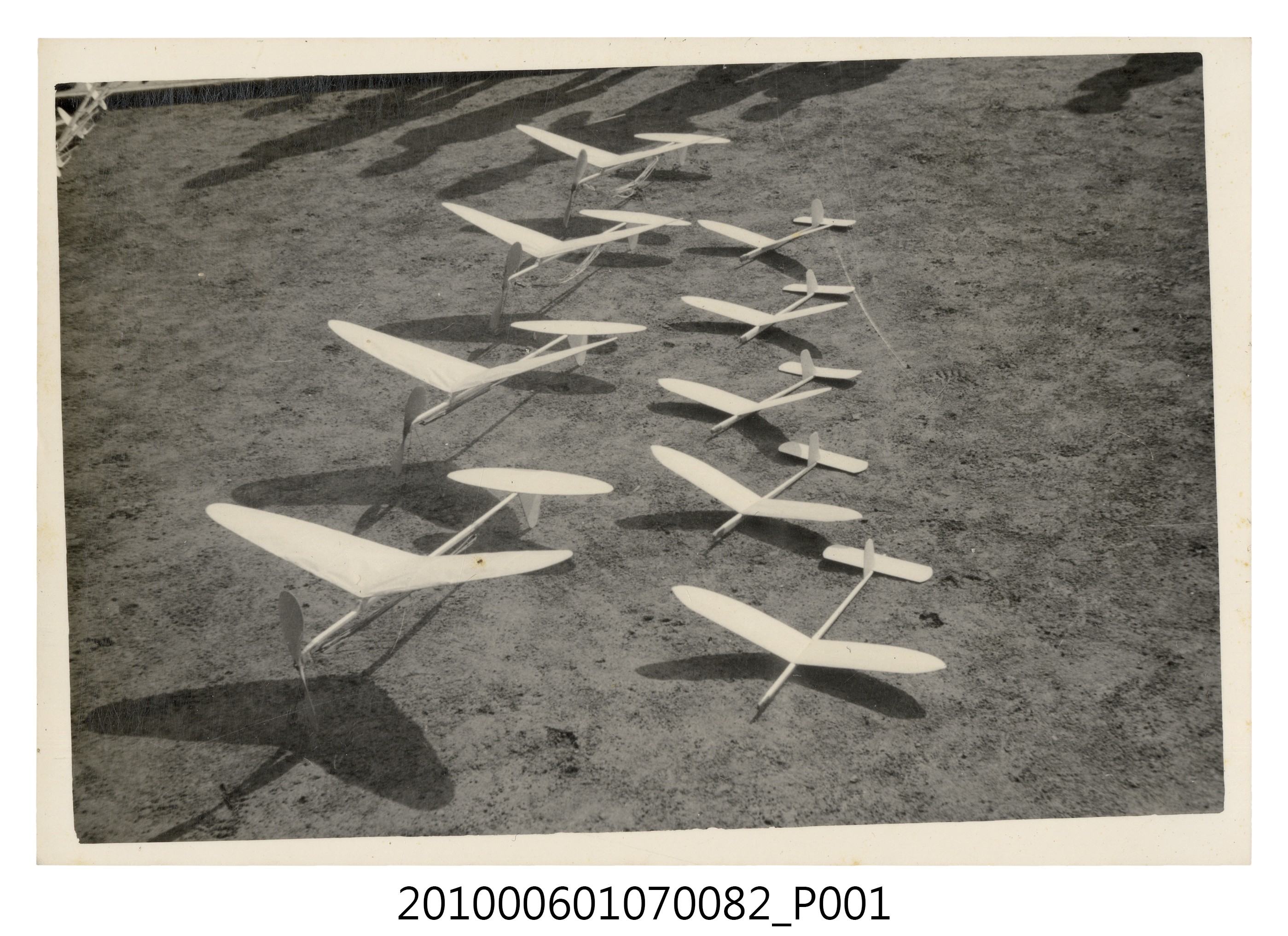 1970.11.7臺北市第一屆國民中小學航空模型競賽大會作品 (共2張)