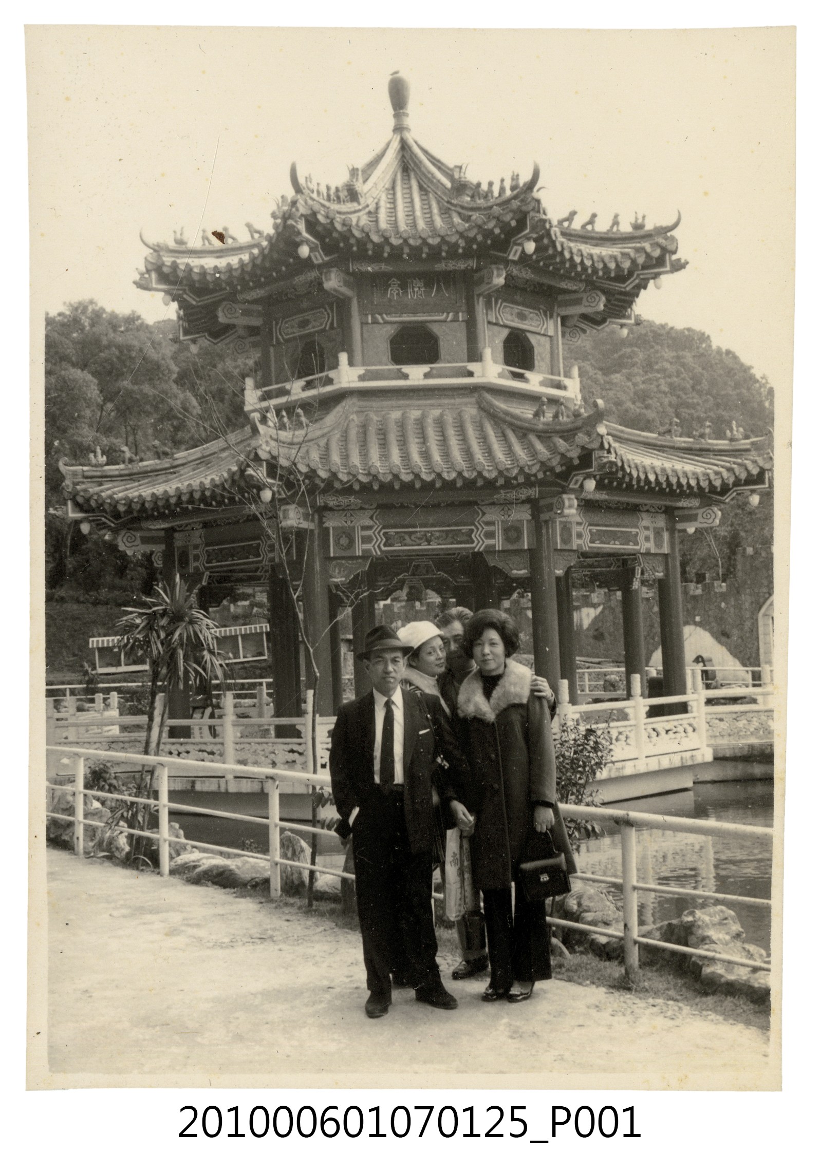 1972.1.12~13唯岡氏等人合照 (共2張)