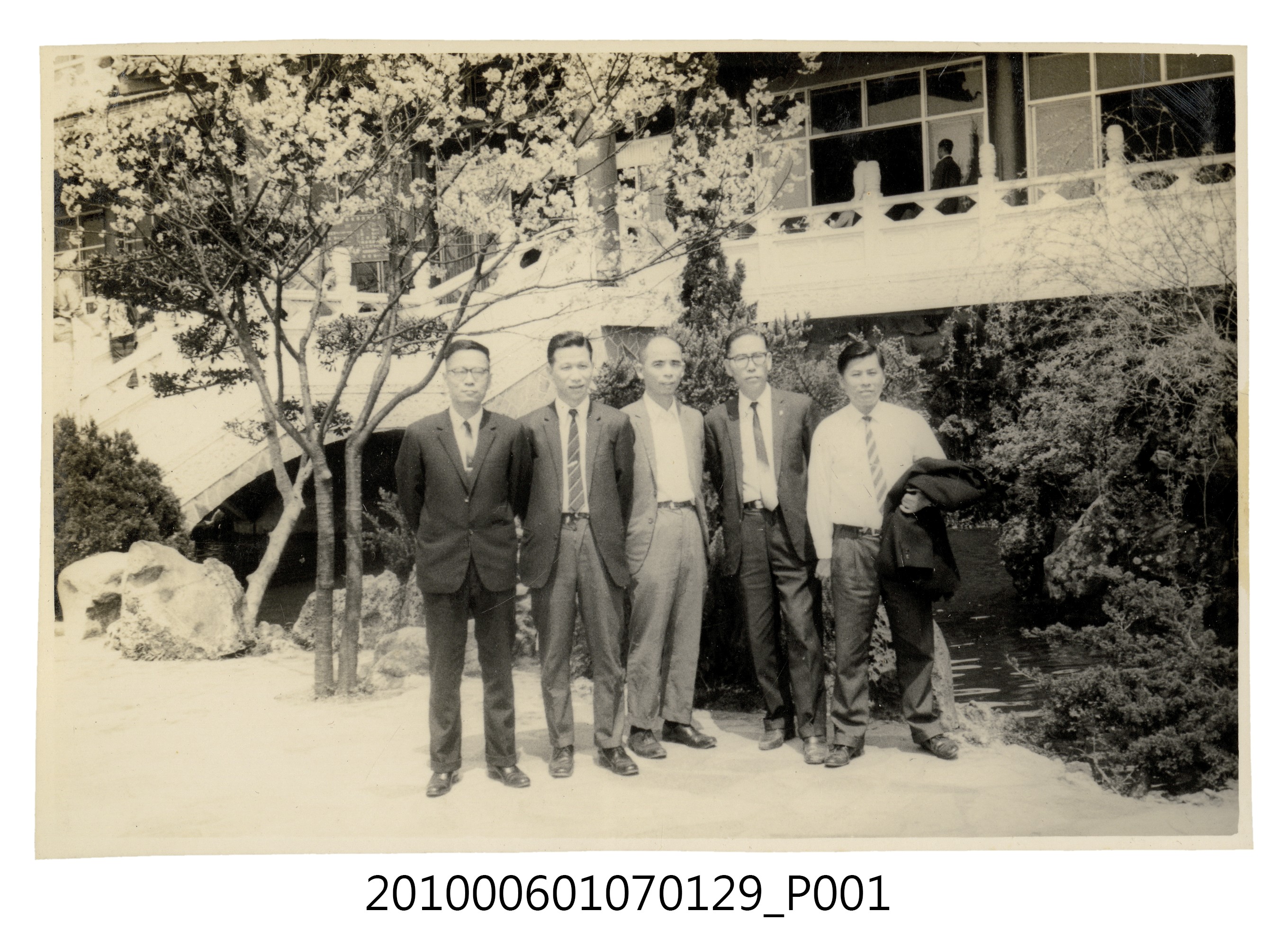 1972.3.18陽明山春遊合照1 (共2張)