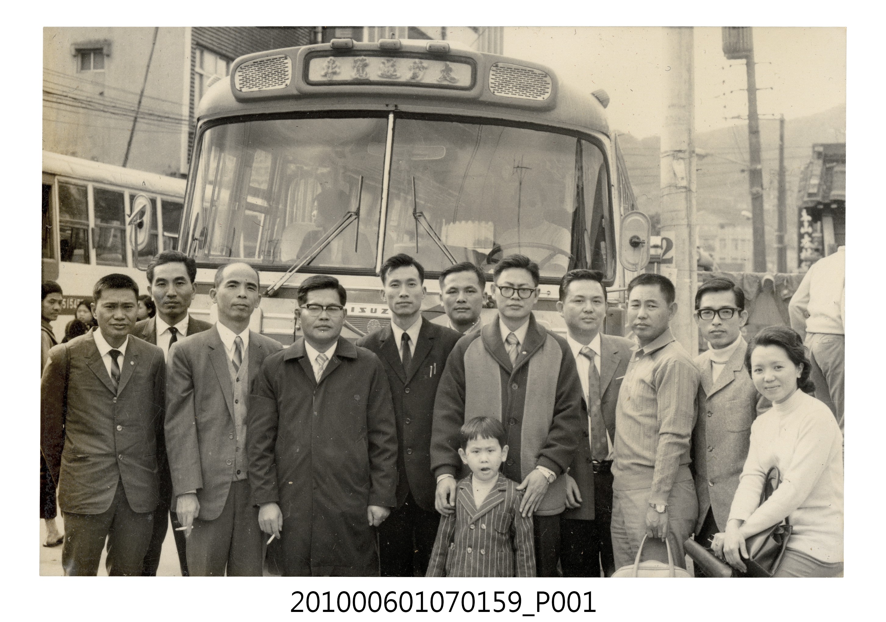 民國61年12月10日臺北師專夜間部郊遊紀念合照1 (共2張)