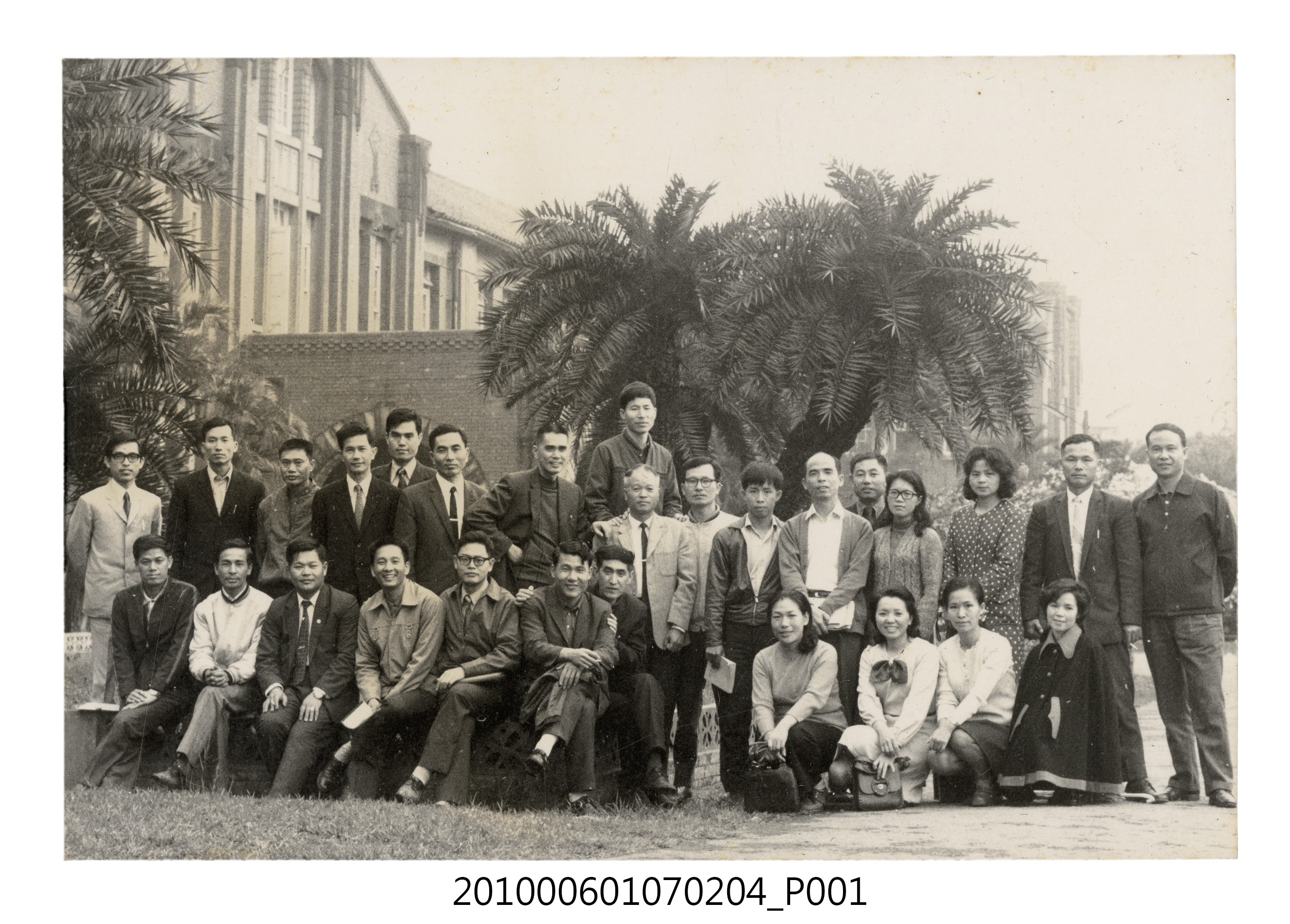 62年3月臺灣省立臺北師範專科學校團體合照5 (共2張)