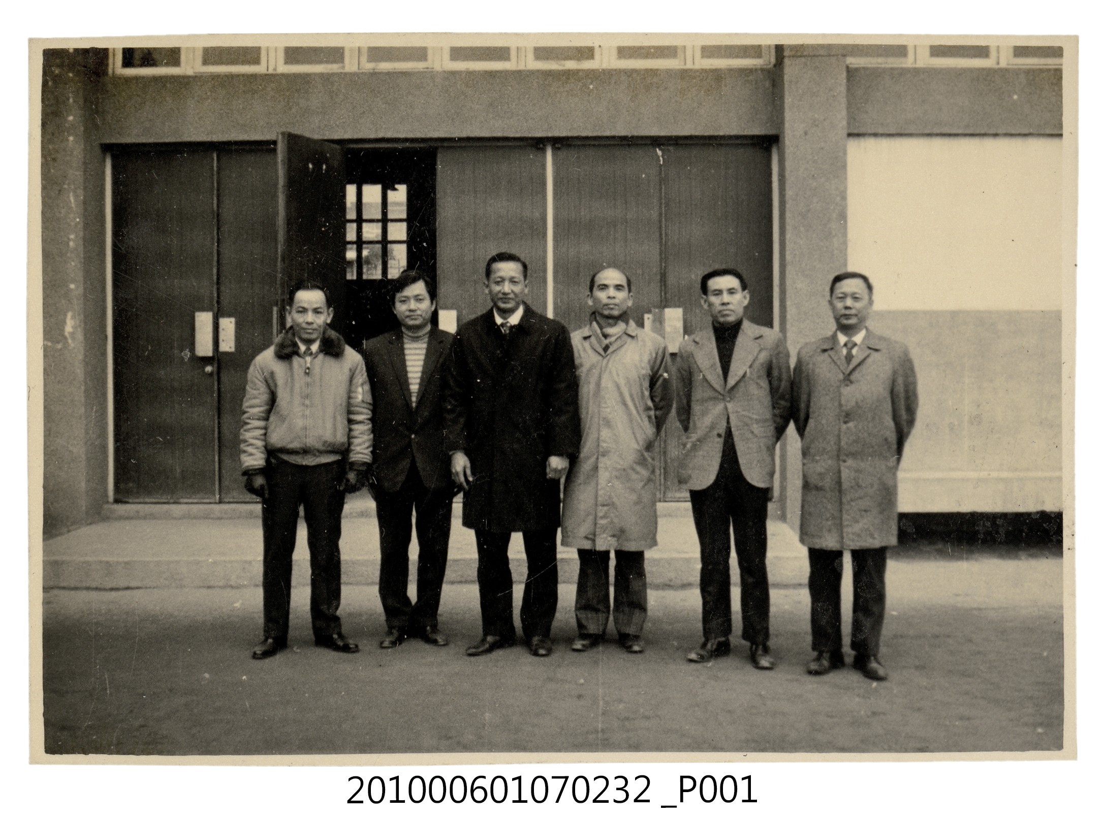 1974.2.28臺北市國民小學航空模型師資研習會曹恕及陳憲政等人合照 (共2張)