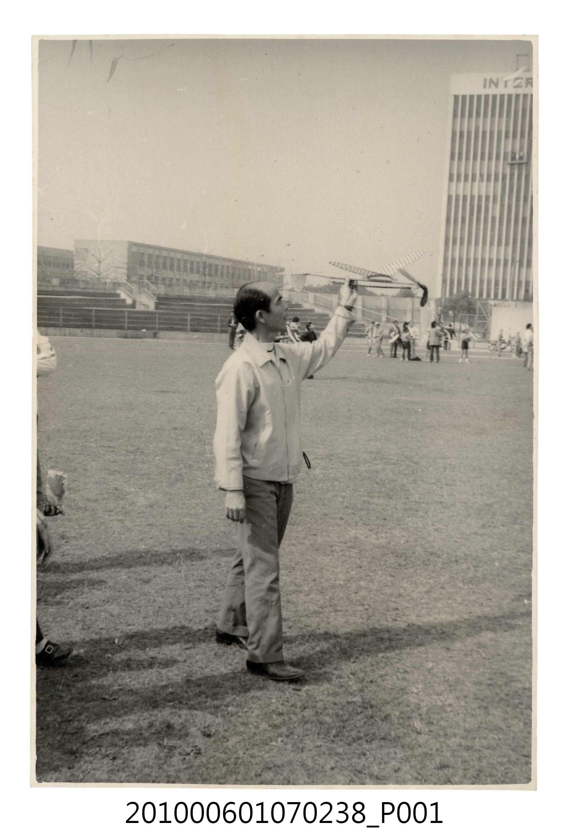 民國63年3月9日臺北市第四屆國民小學航空模型飛行競賽大會剪影3 (共2張)