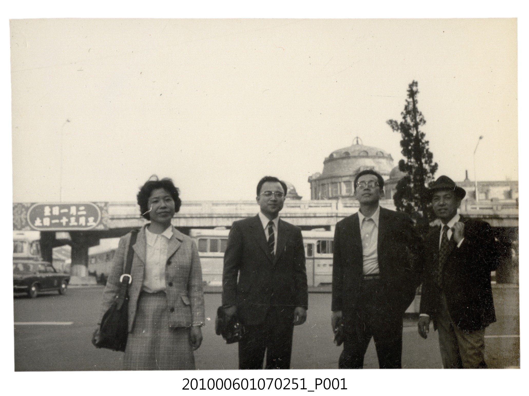 63.2.17唯岡氏兄妹合照 (共2張)