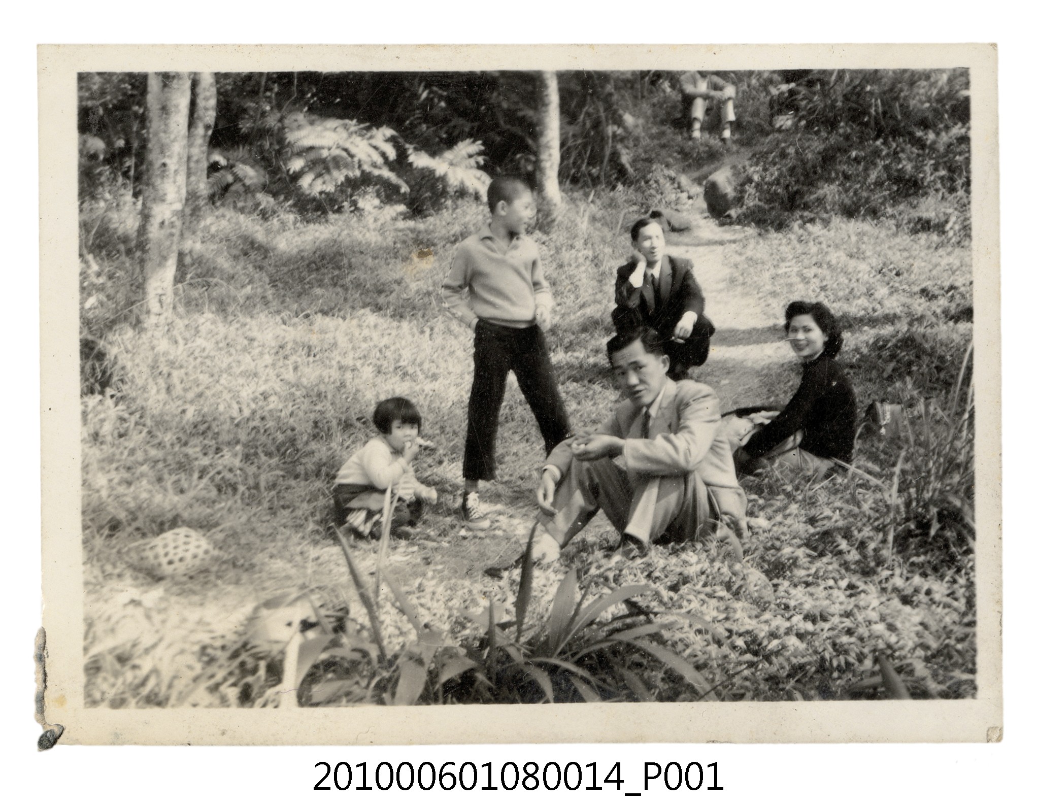 1960年2月曹靖子等五人剪影 (共2張)