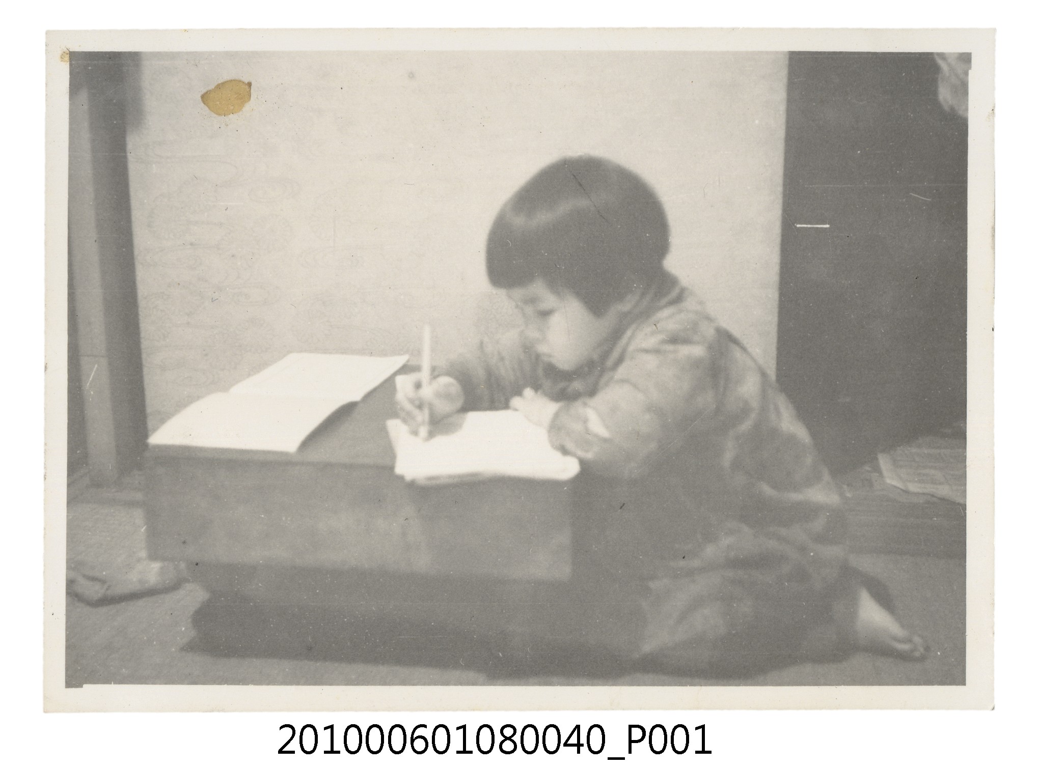一九六一年二月文子寫字剪影 (共2張)