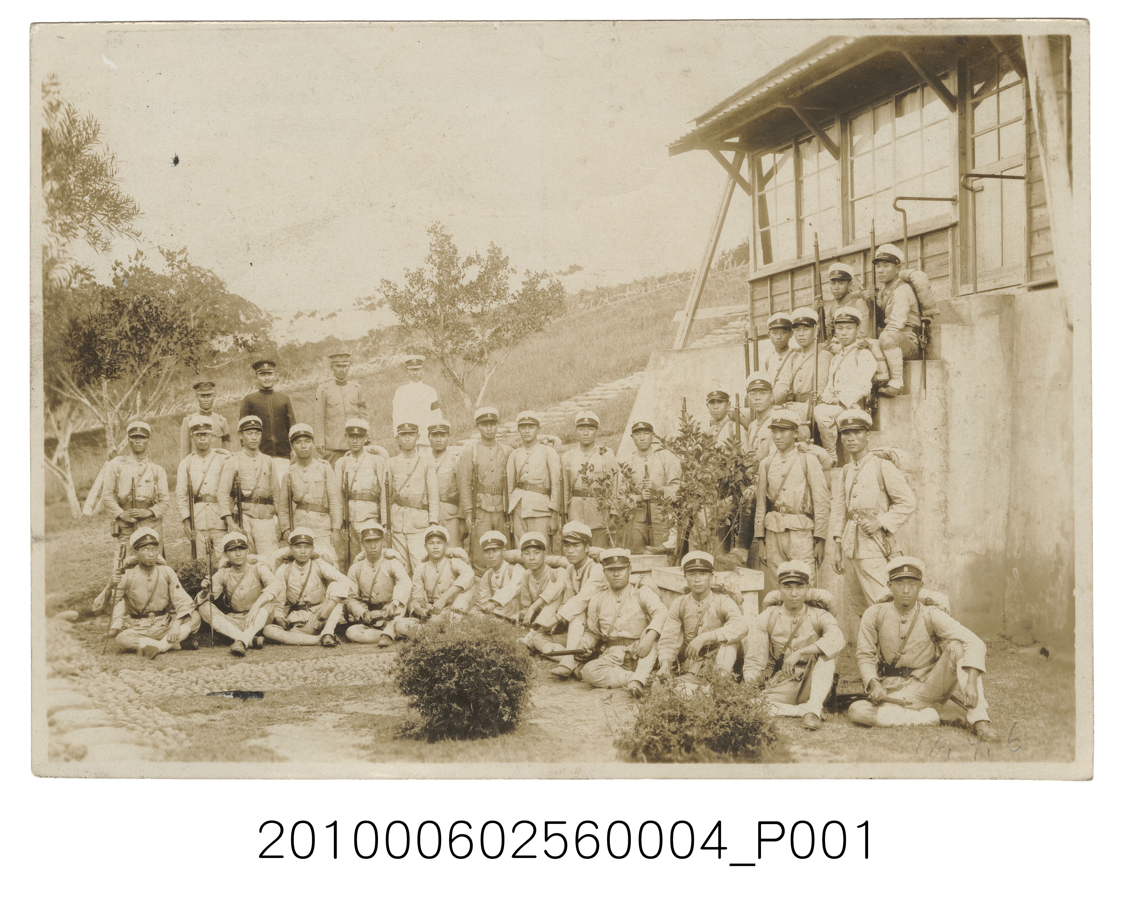野外行軍中合照 (共1張)