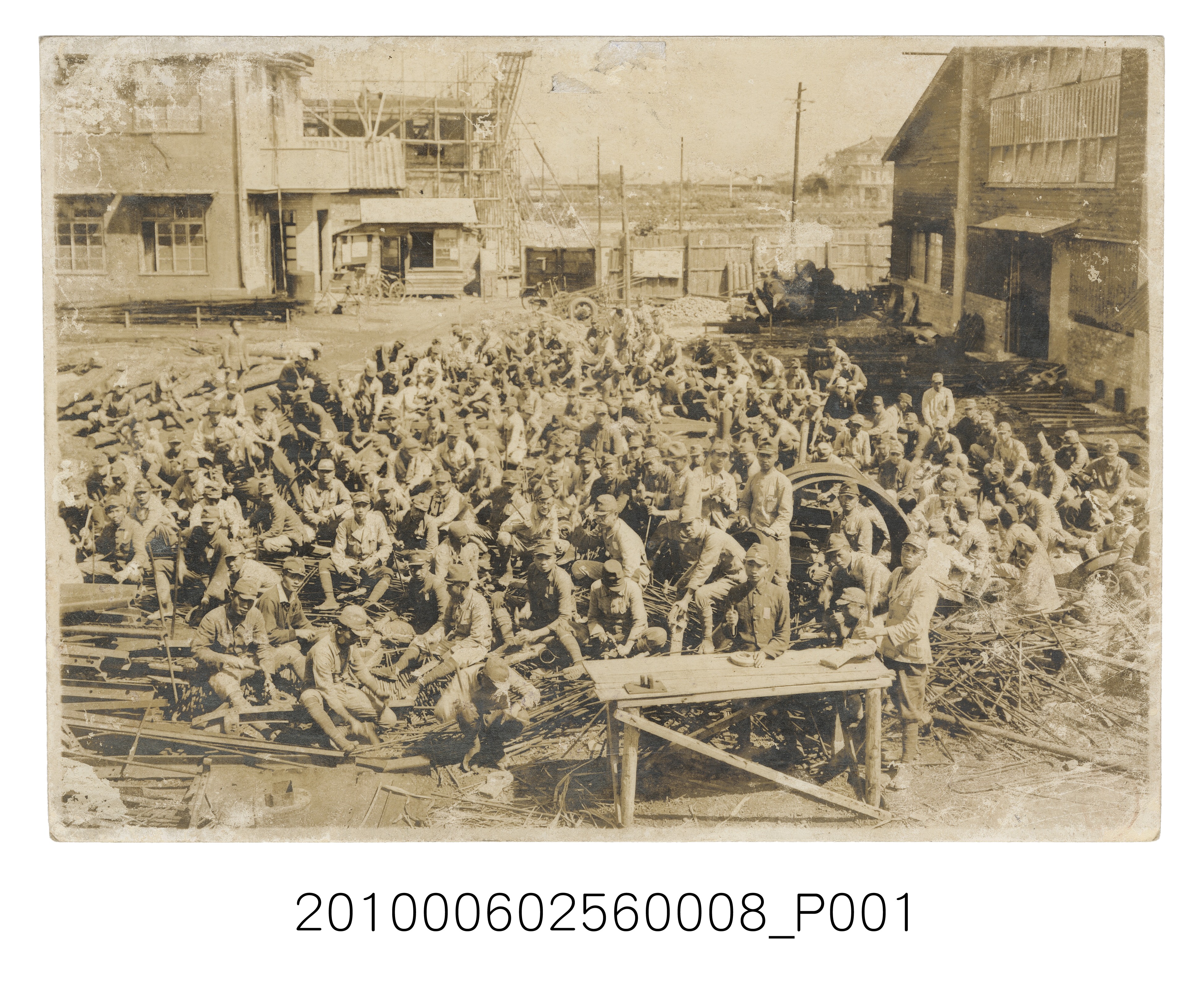 軍人於木材廠作業照 (共1張)