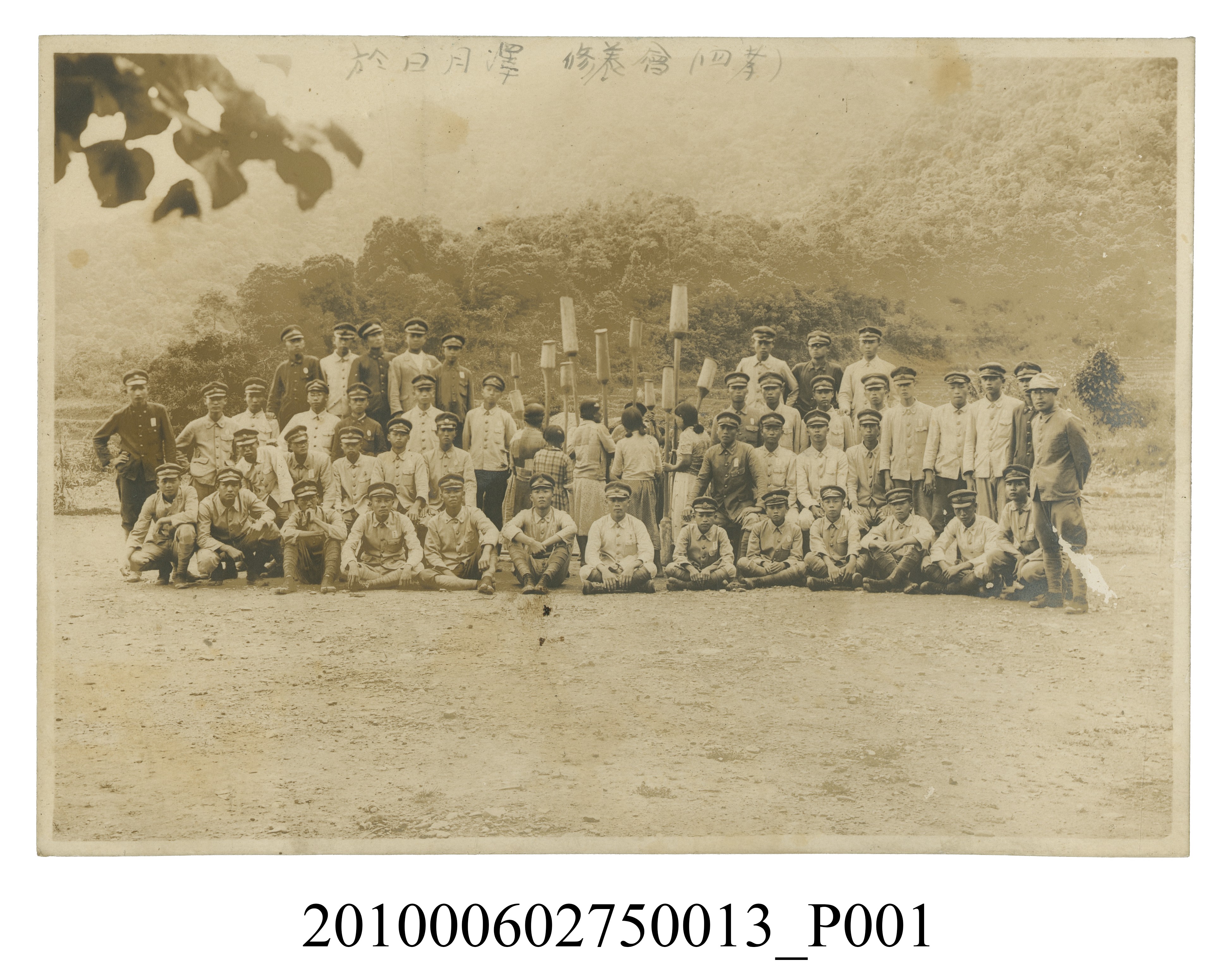 臺中一中四孝修養會於日月潭合照 (共2張)