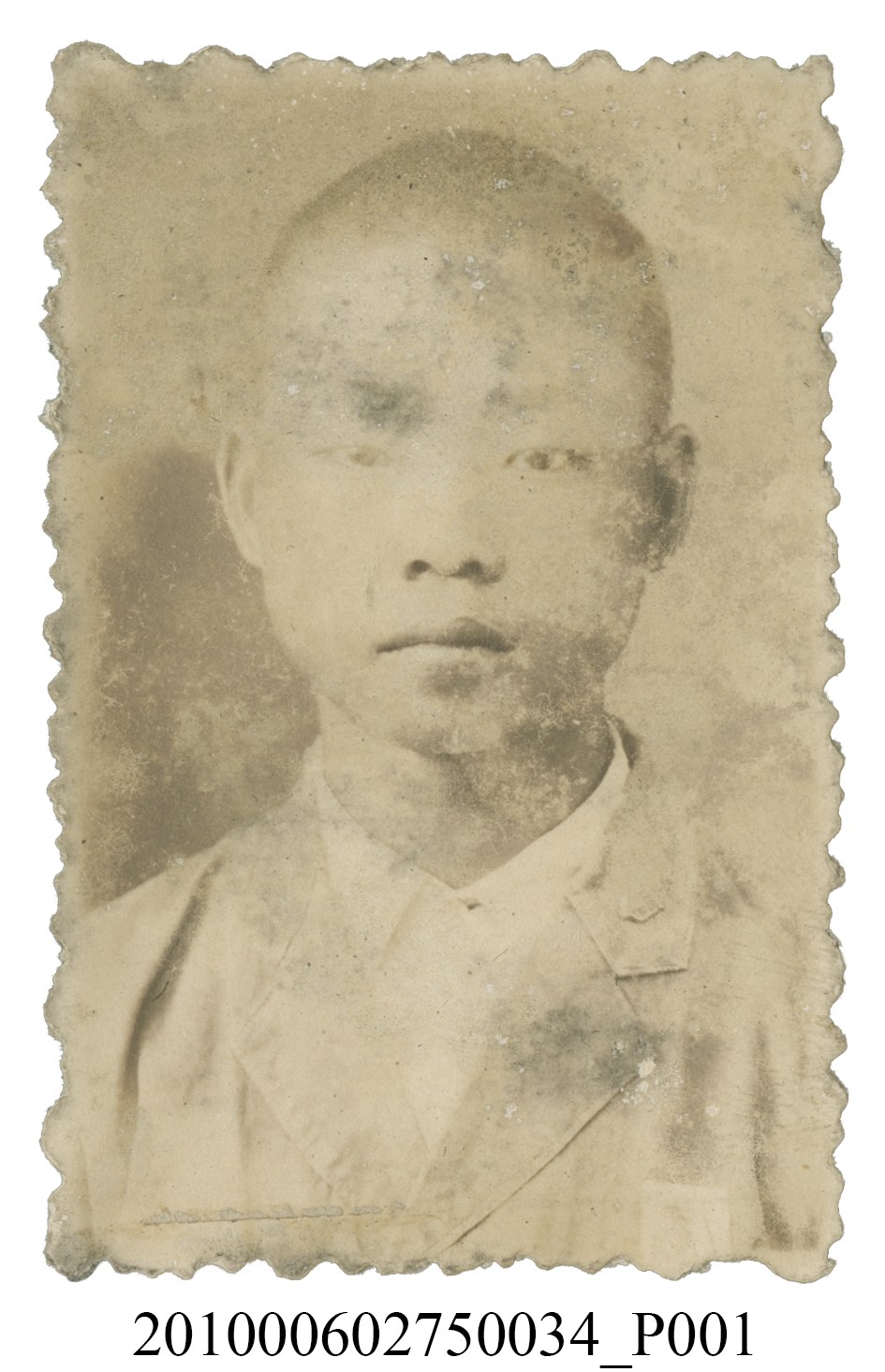 理平頭男子半身正面照 (共2張)