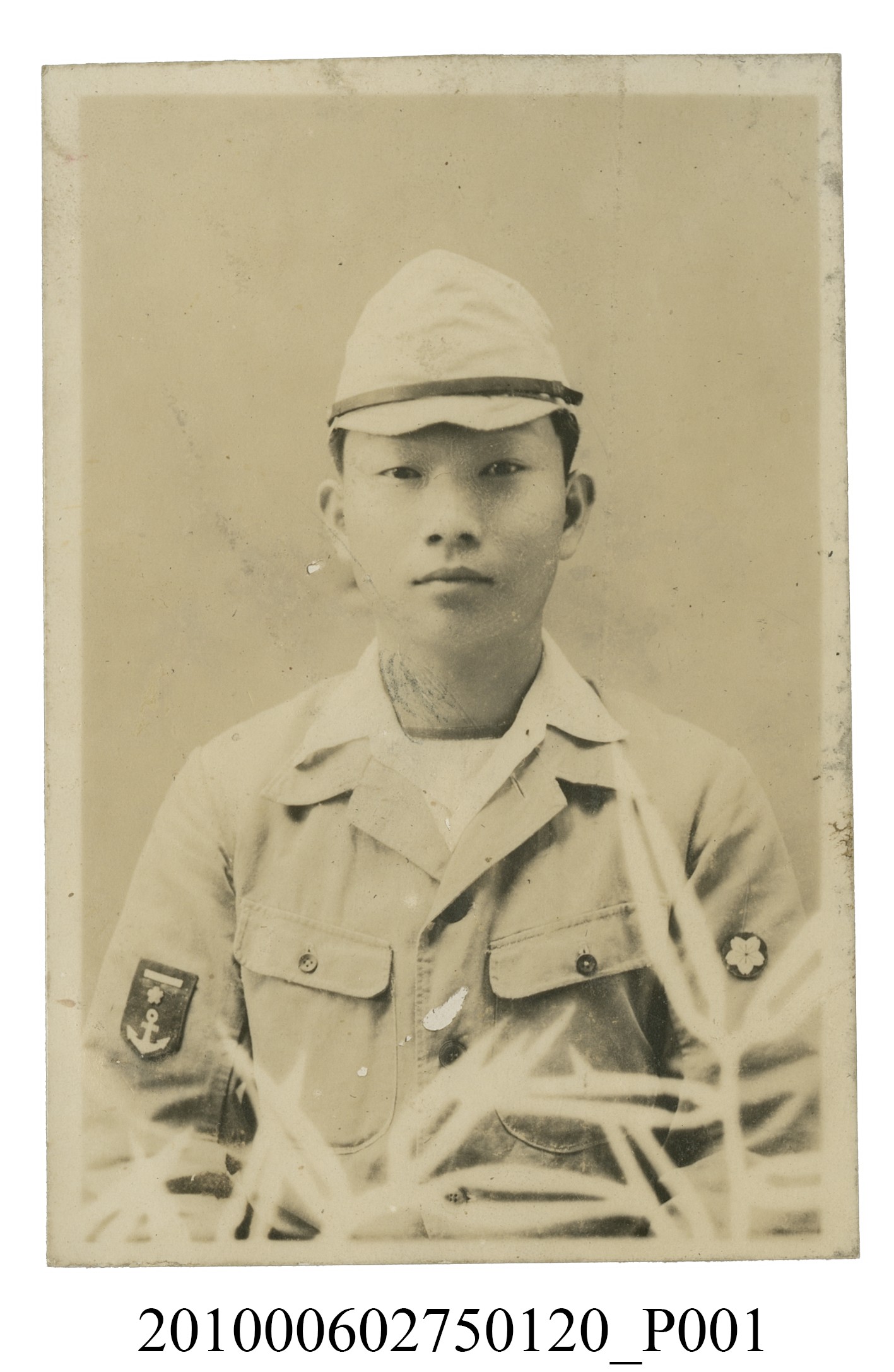 男子獨照 (共2張)