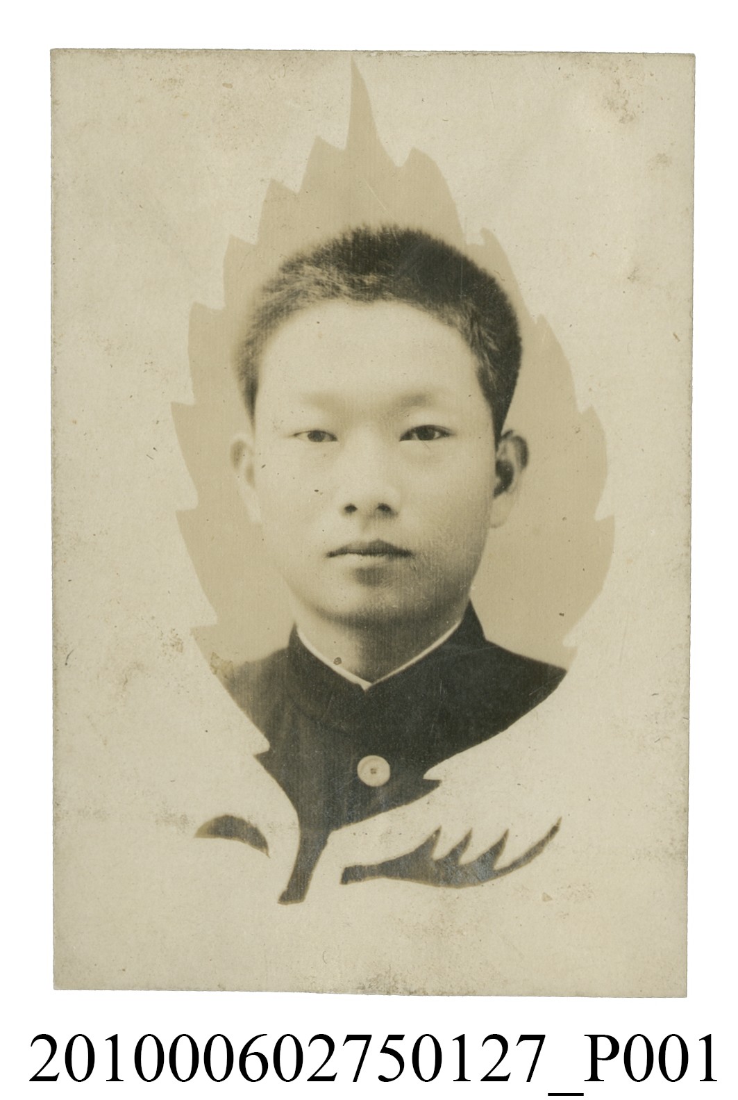 男子獨照 (共2張)