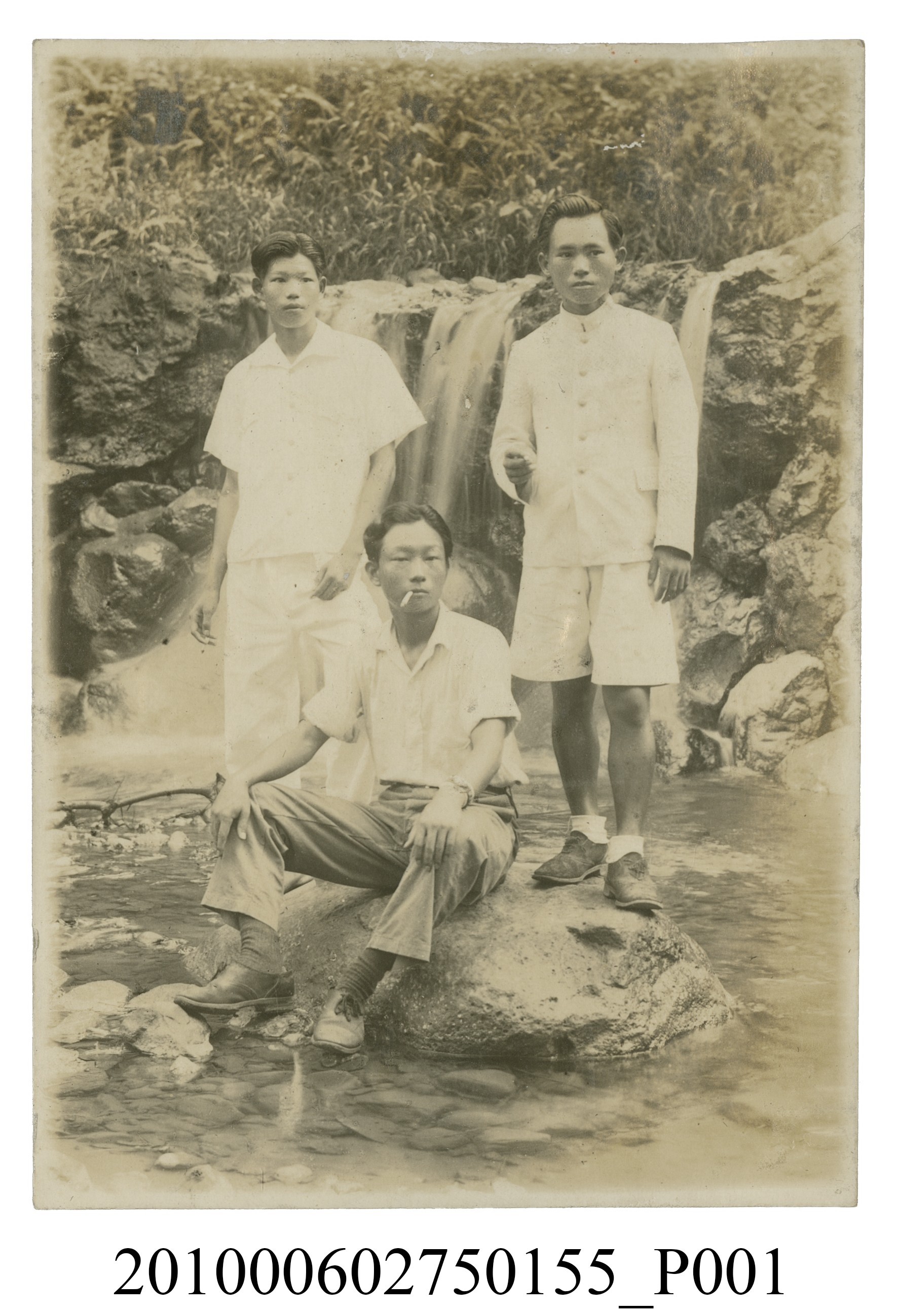 三位男子之合照 (共2張)