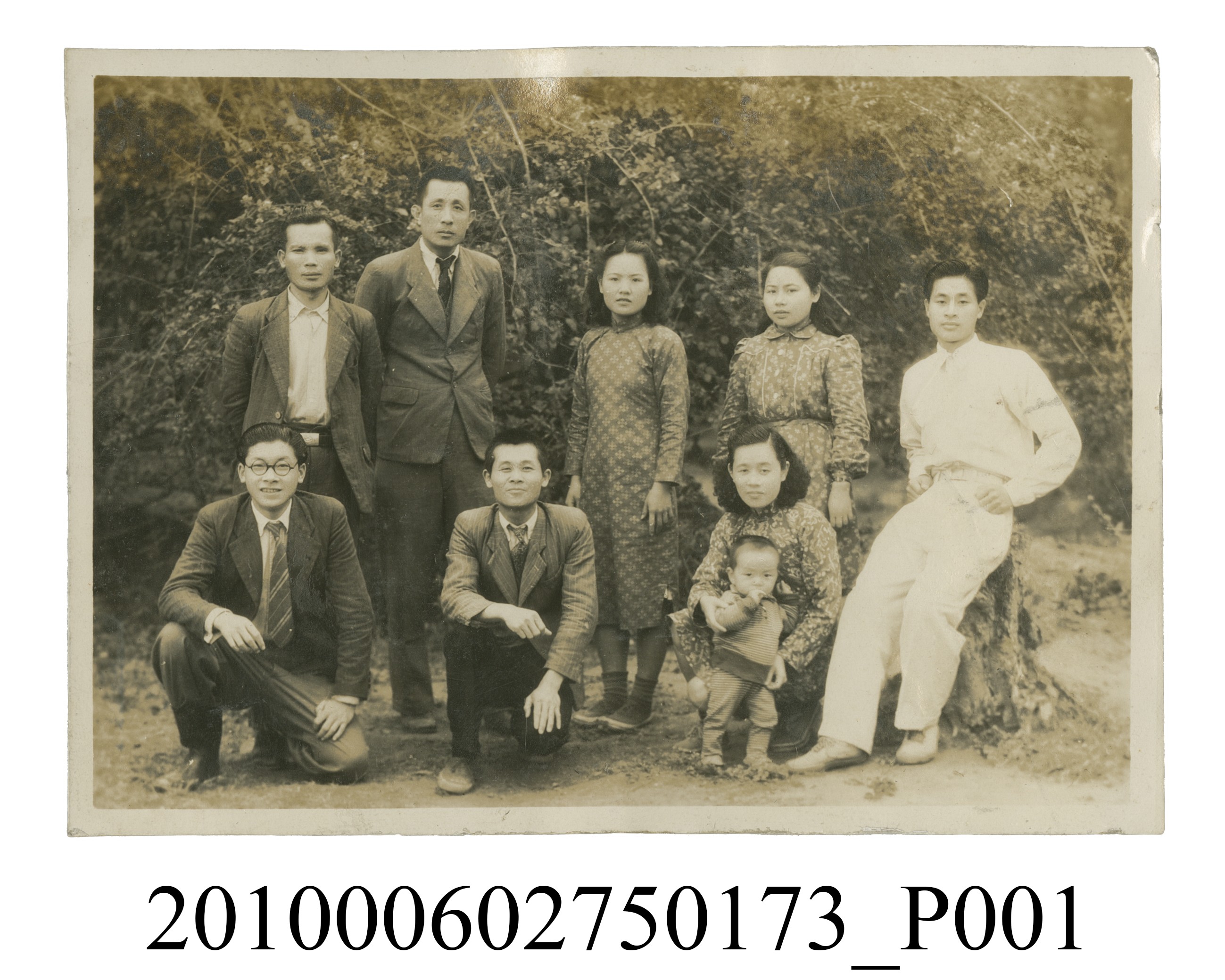 九人合照 (共2張)
