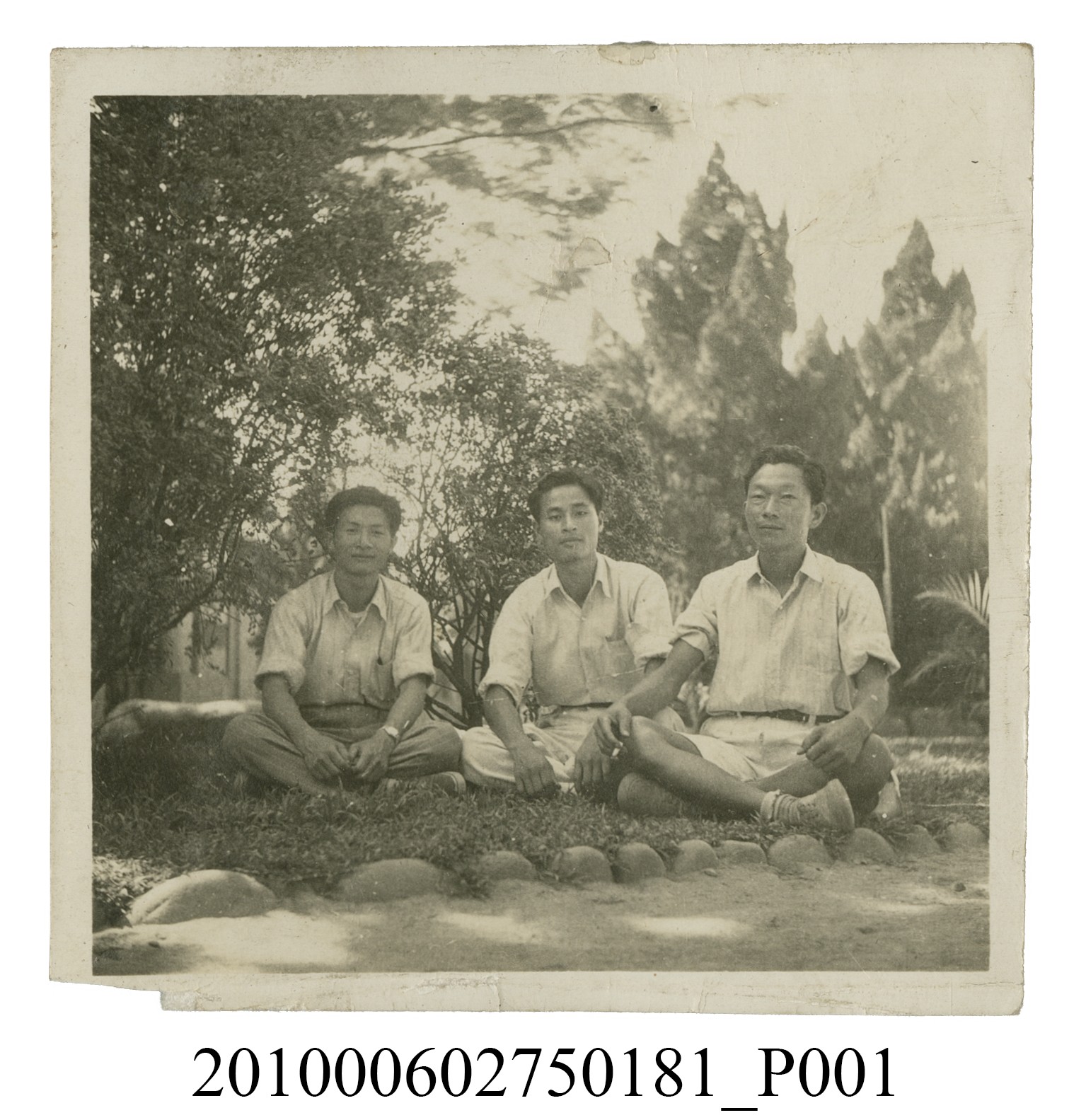 三位男子之合照 (共2張)