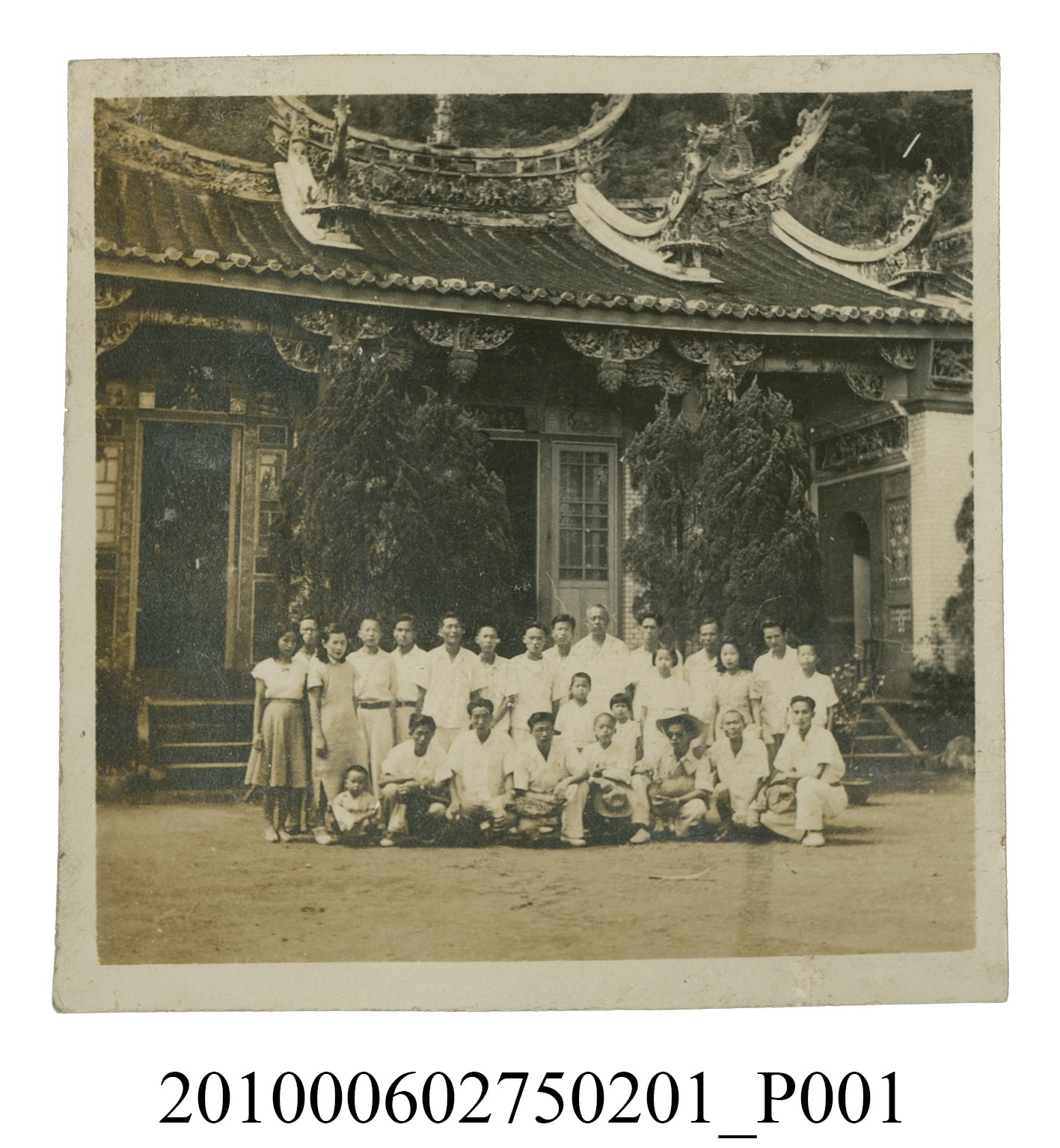 團體於海會禪寺前合照 (共2張)