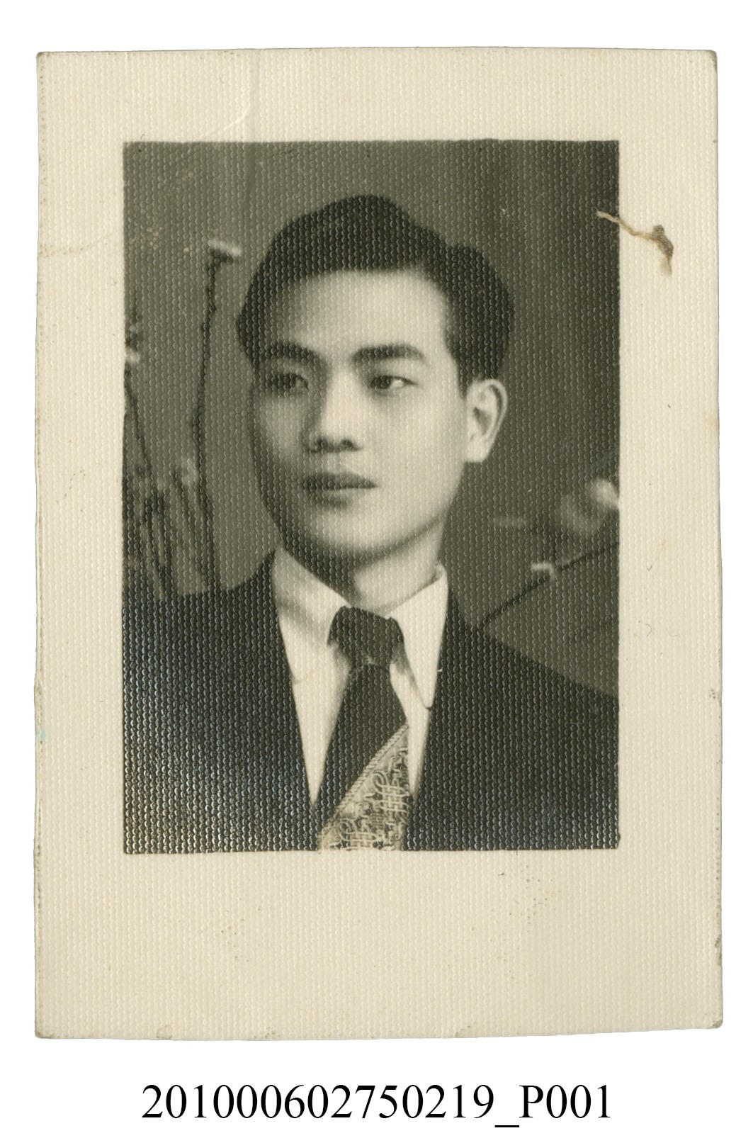 男子獨照 (共2張)