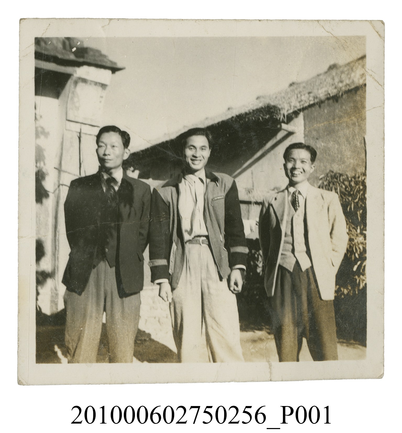三位男子之合照 (共2張)