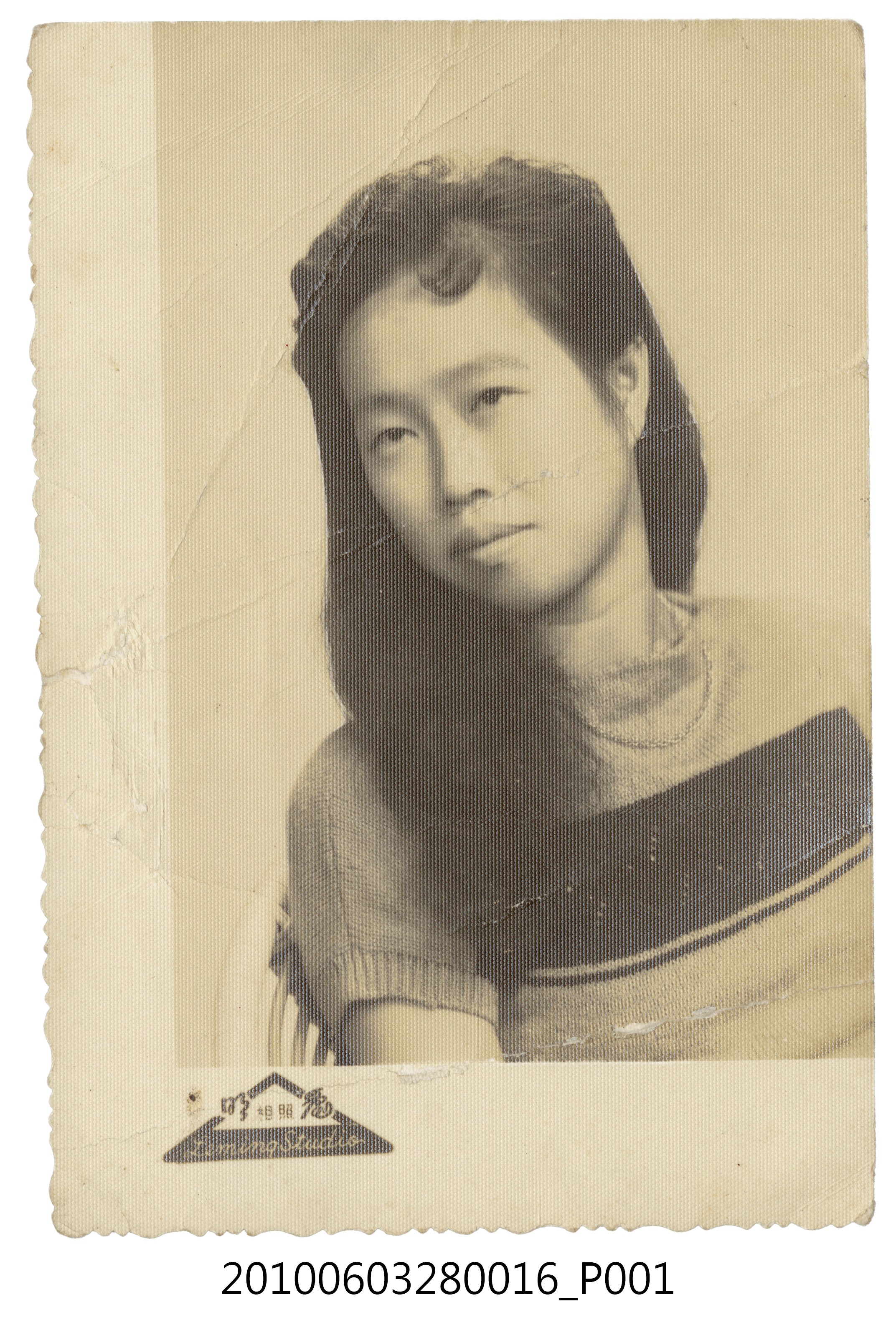 女子獨照 (共2張)