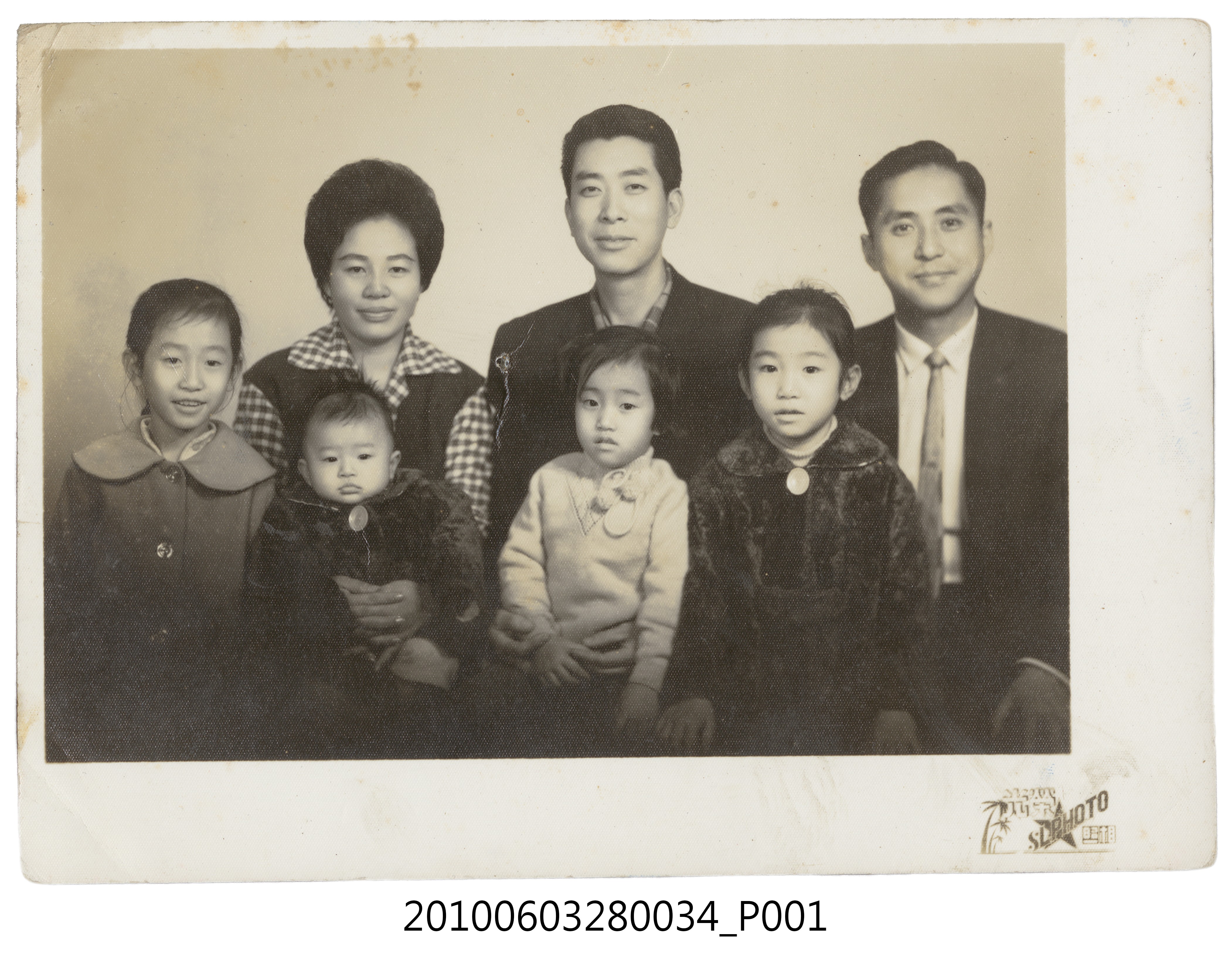 7人合照 (共2張)