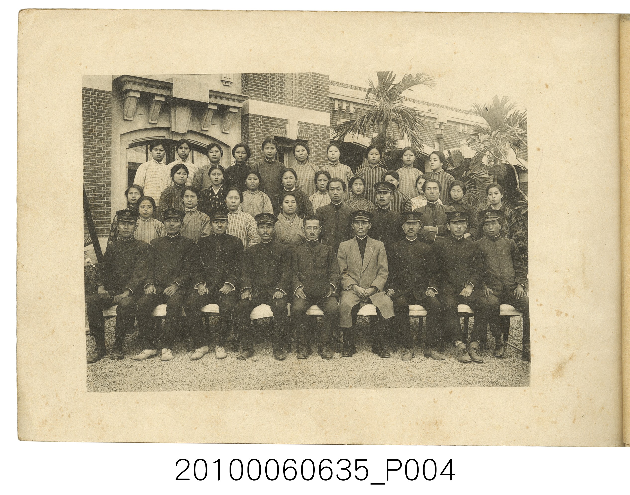 《彰化高等女學校附屬公學校畢業紀念冊》 (共13張)