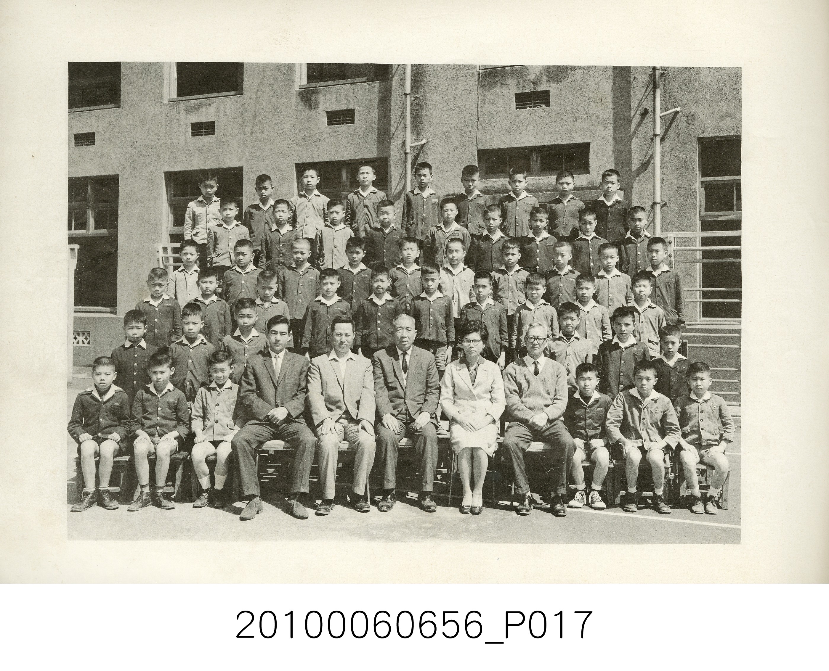 《臺北市延平區太平國民學校第23屆畢業紀念冊》 (共48張)