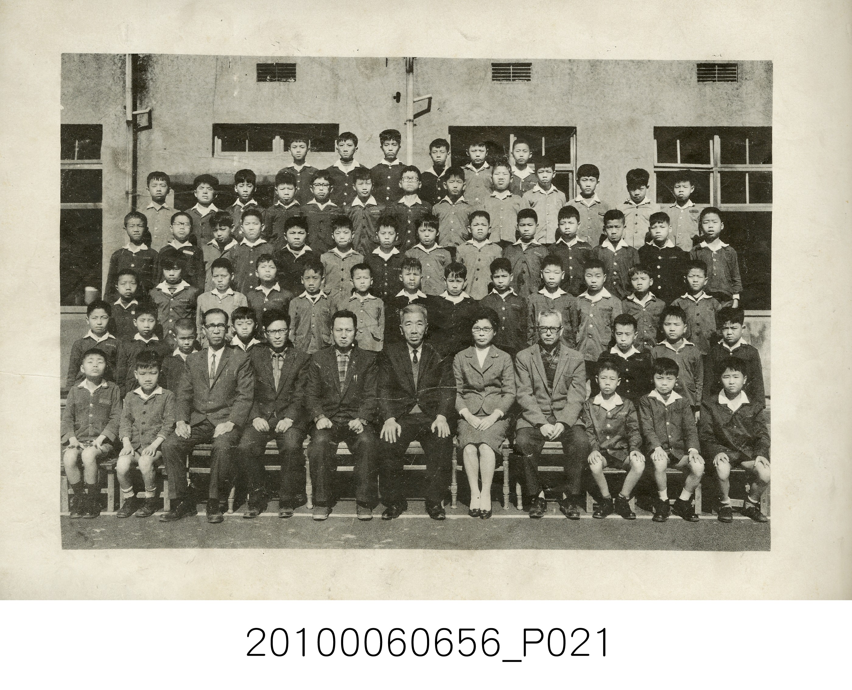 《臺北市延平區太平國民學校第23屆畢業紀念冊》 (共48張)