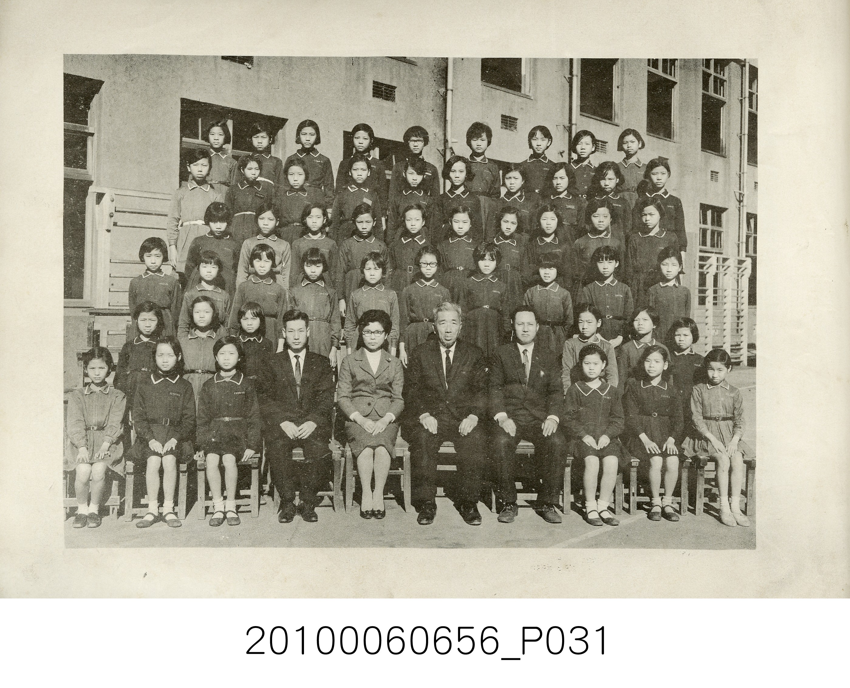《臺北市延平區太平國民學校第23屆畢業紀念冊》 (共48張)