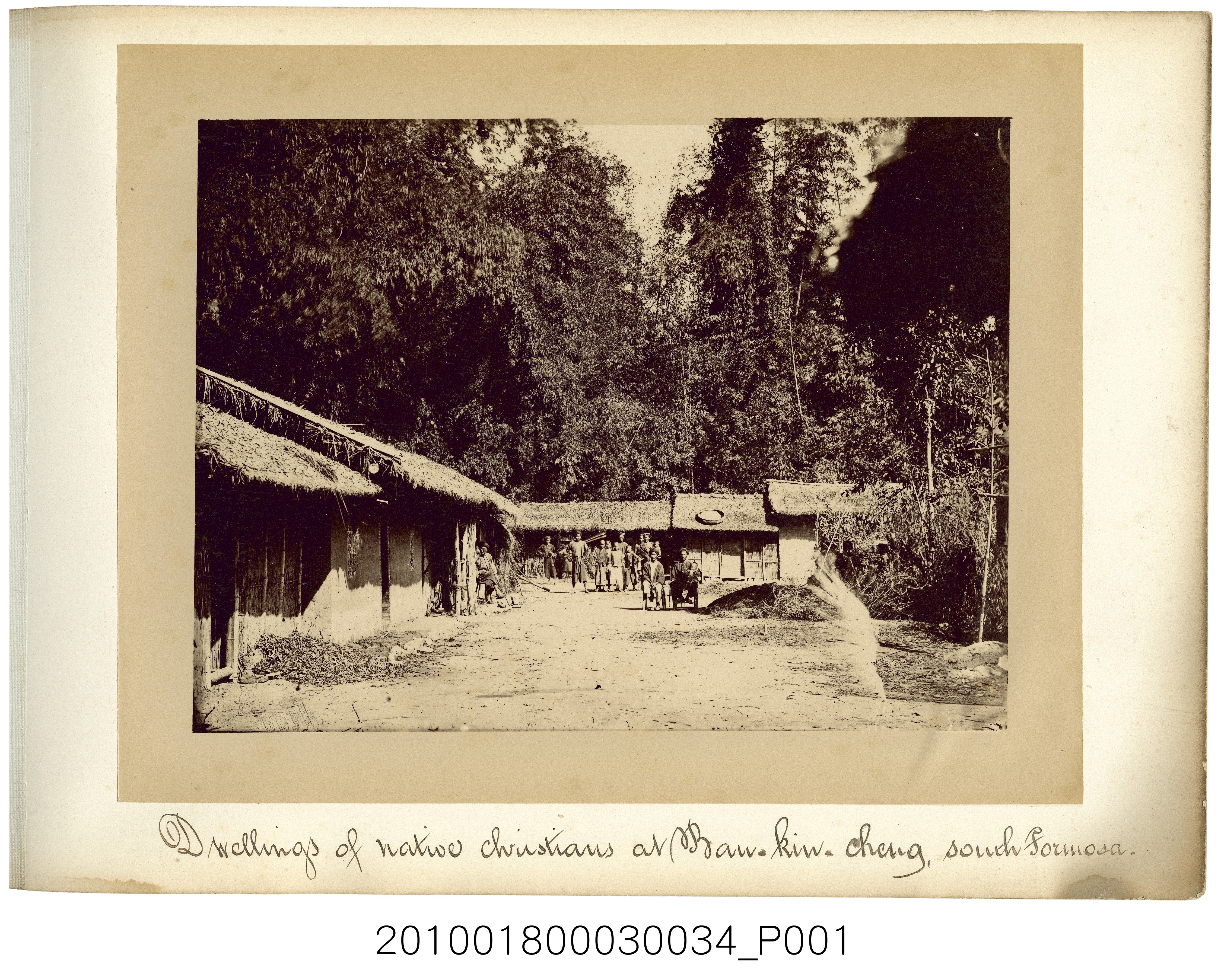 福爾摩沙南部萬金庄當地基督徒的住屋 (共2張)