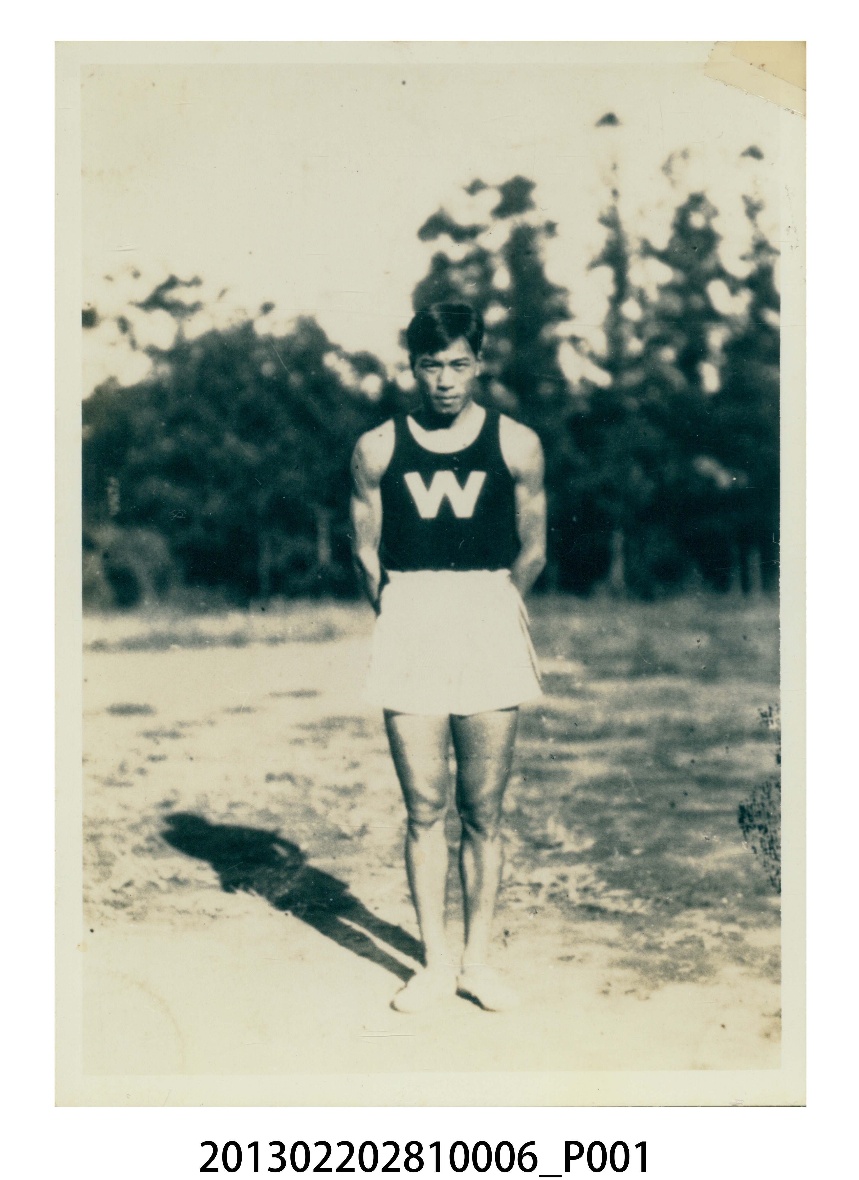 張星賢身穿早稻田大學田徑隊服獨照 (共9張)