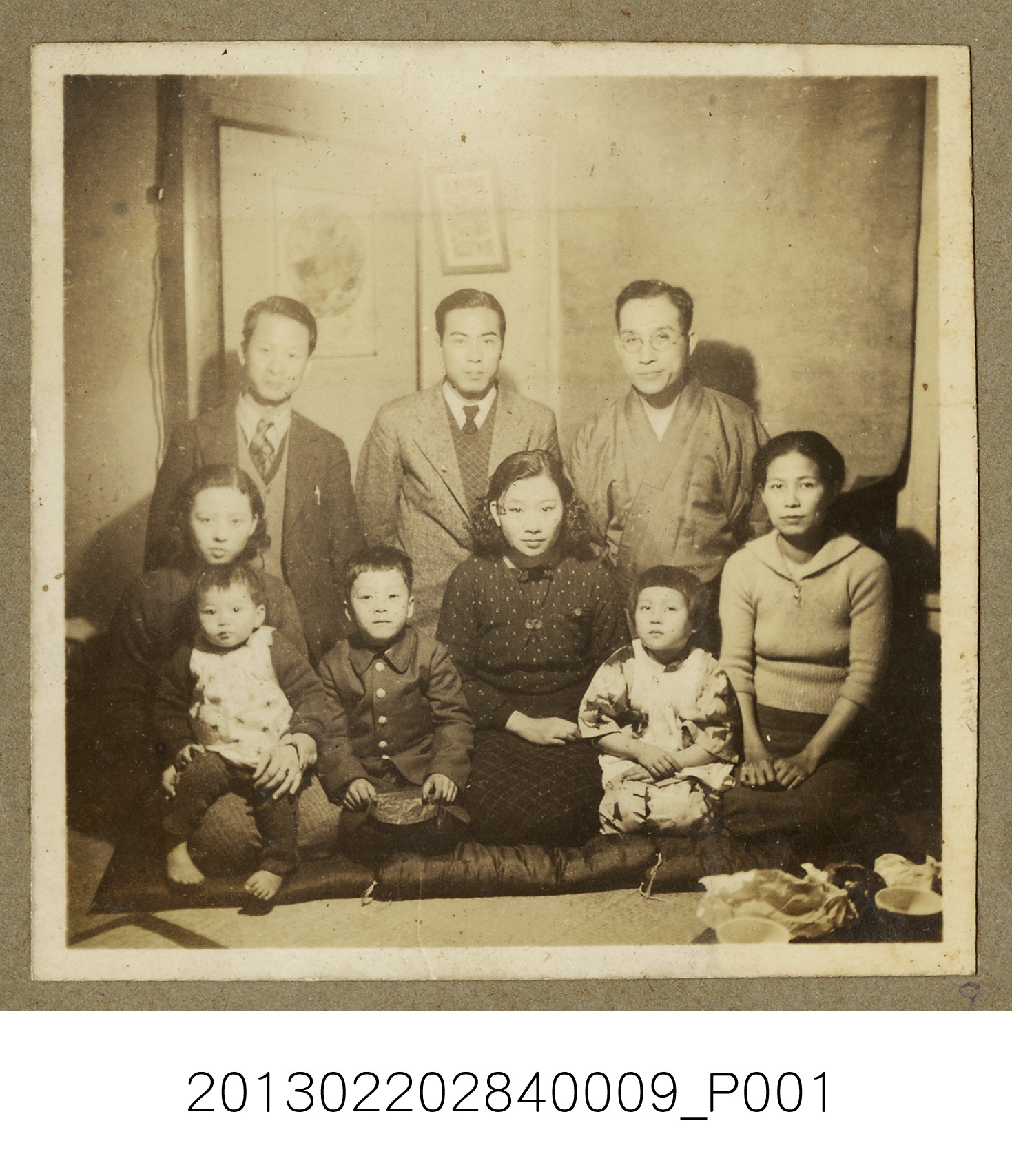 昭和12年12月31日張星賢夫婦等人大連曾氏宅合照1 (共3張)