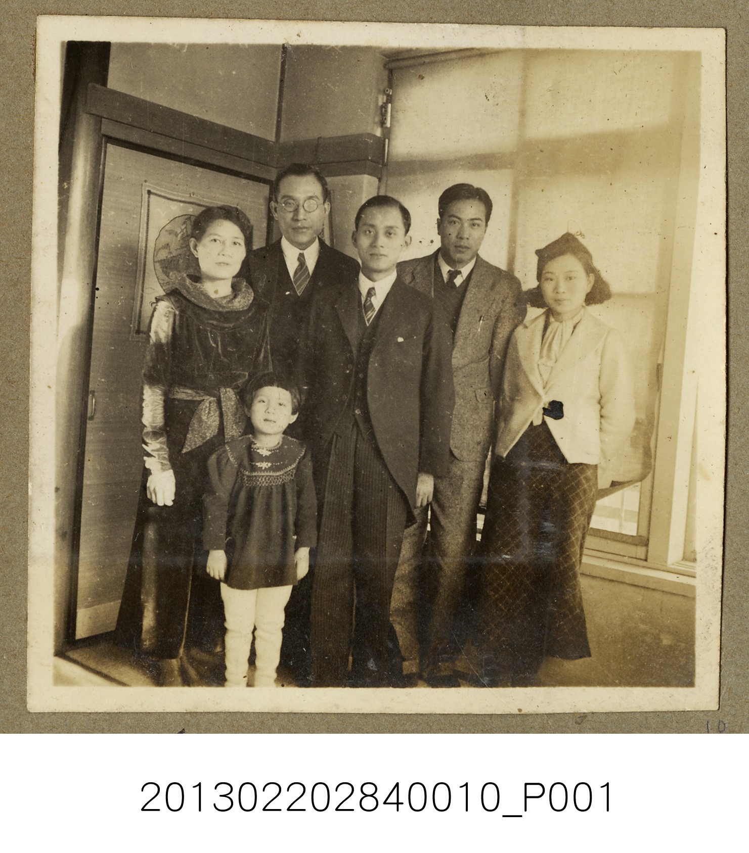 昭和12年12月31日張星賢夫婦等人大連曾氏宅合照2 (共3張)
