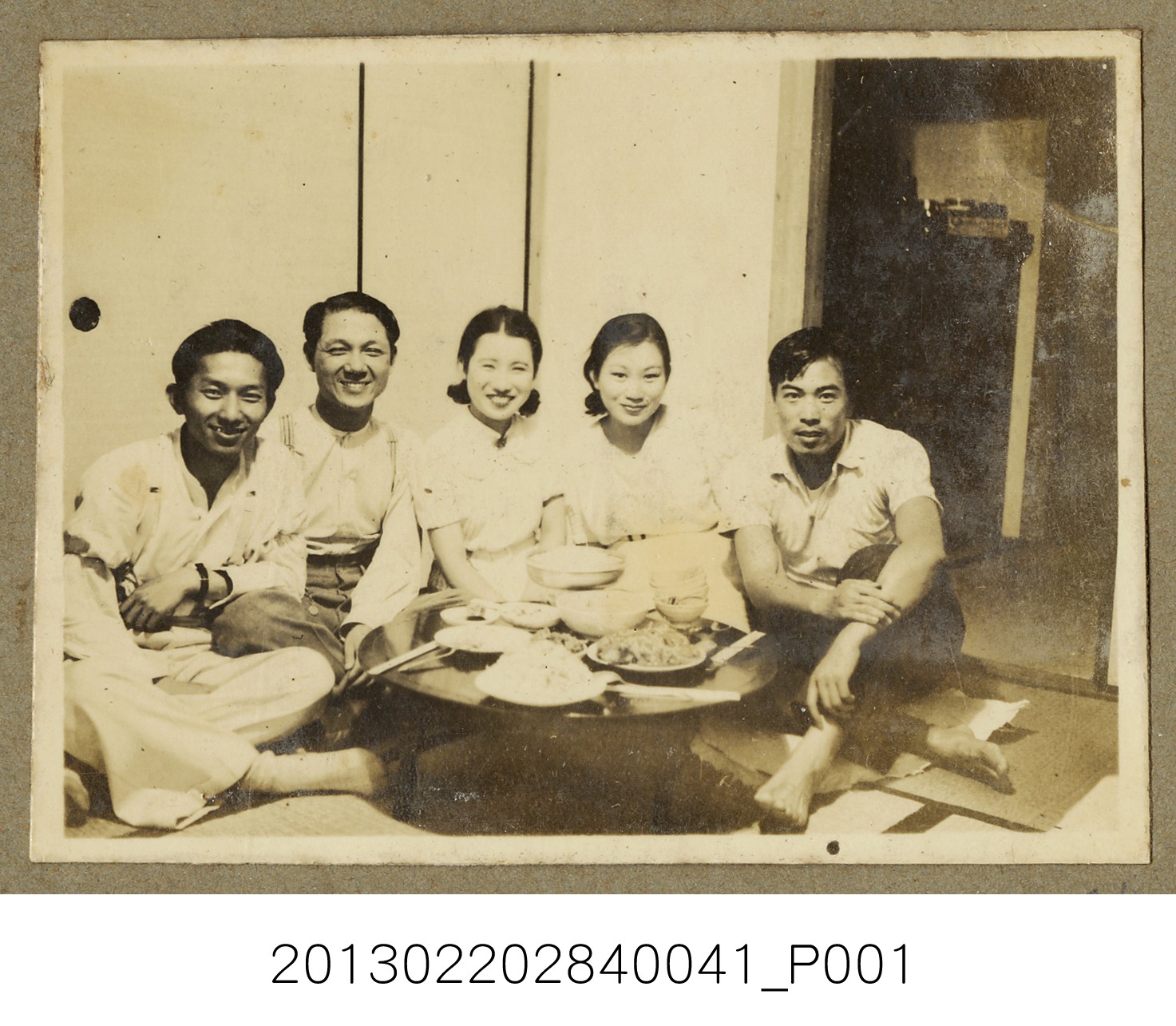 張星賢夫婦等人合照 (共2張)