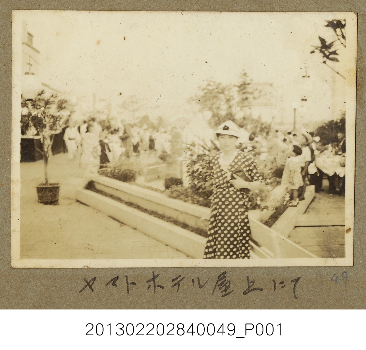 昭和13年7月鄭新合於奉天大和旅館頂樓獨照 (共2張)